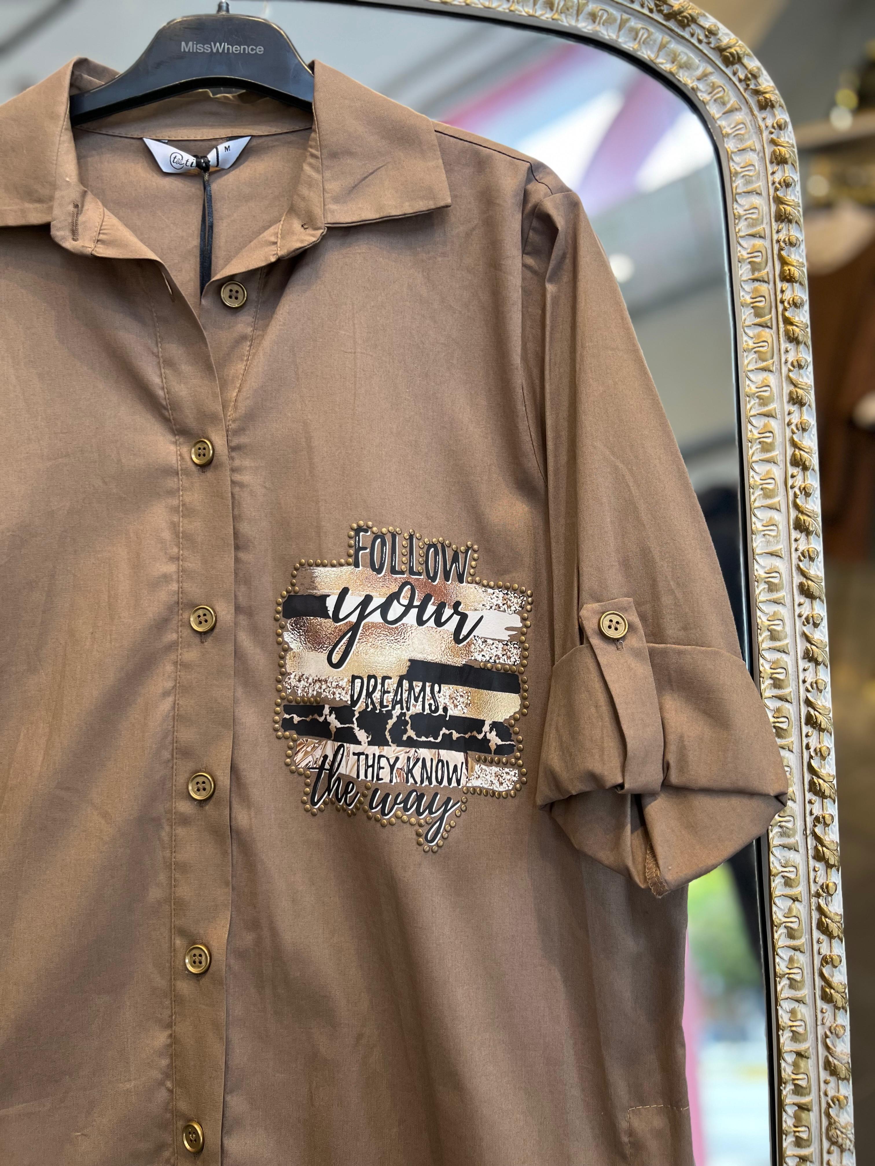 SERAP ESER EXCLUSİVE- YAZI DETAYLI KAHVERENGİ GÖMLEK