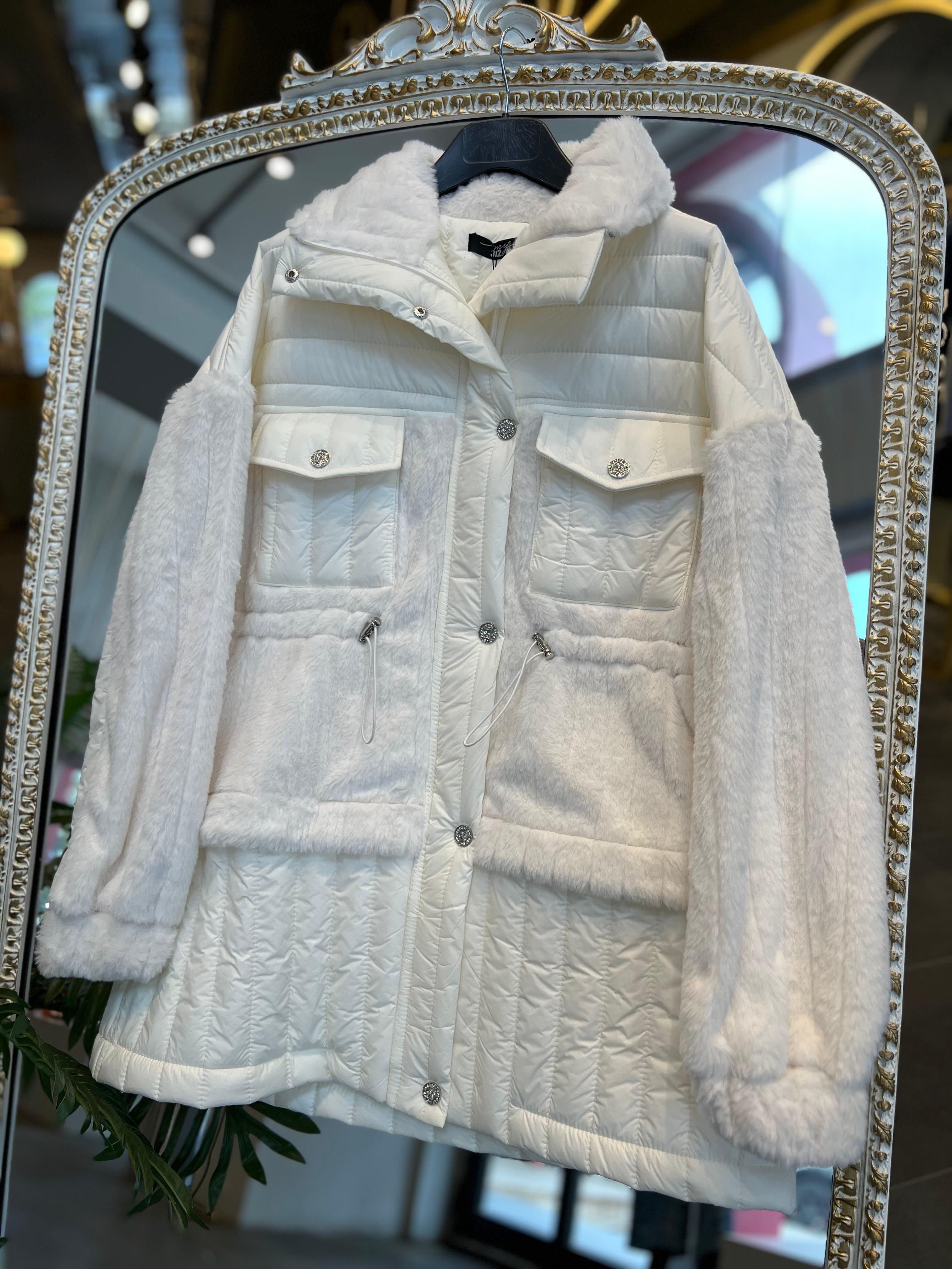 MY312- KAPİTONE KÜRK DETAYLI EKRU KABAN