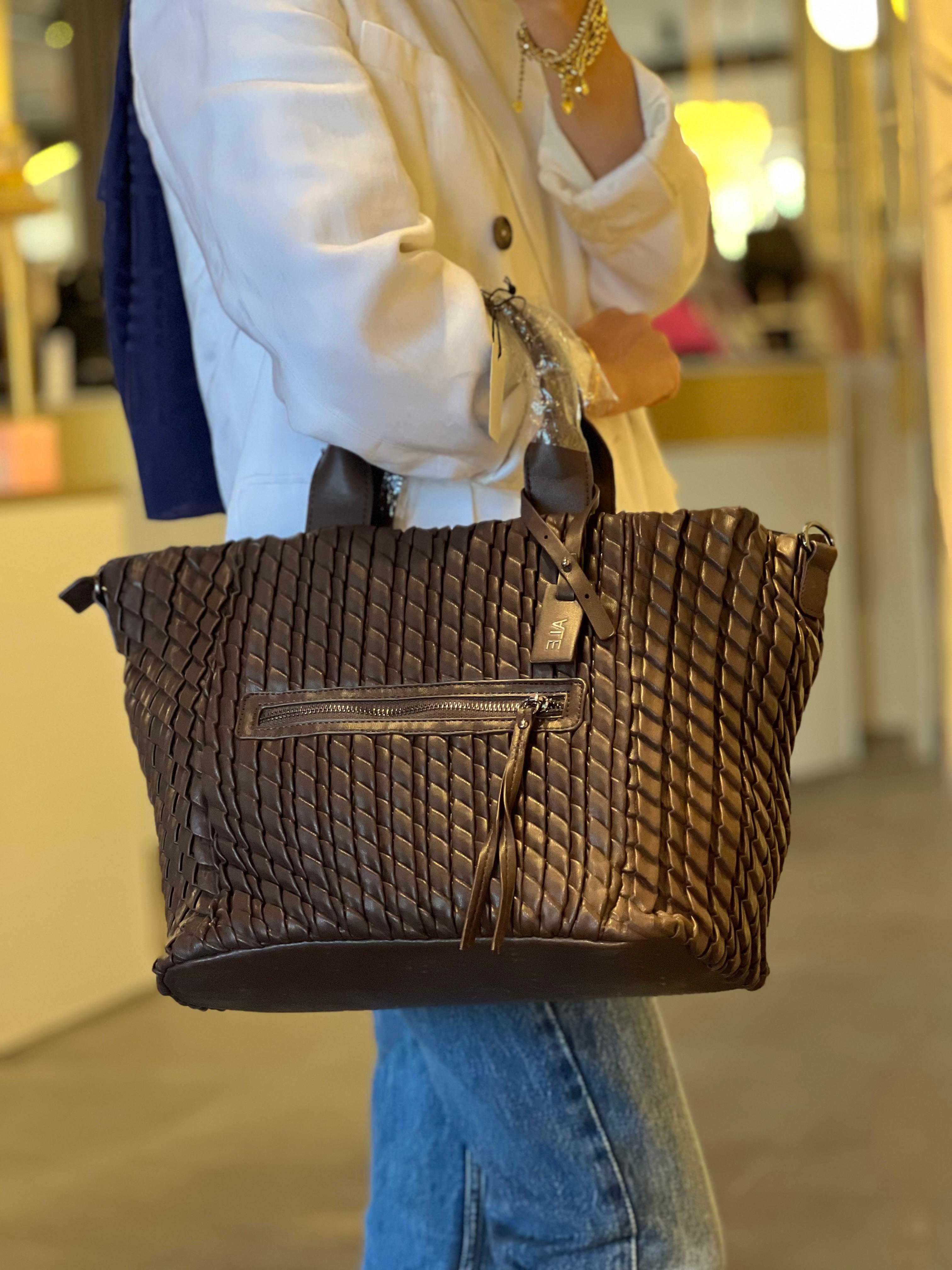 SERAP ESER EXCLUSİVE- BAKLAVA DESENLİ İTHAL ACI KAHVE KOL ÇANTASI