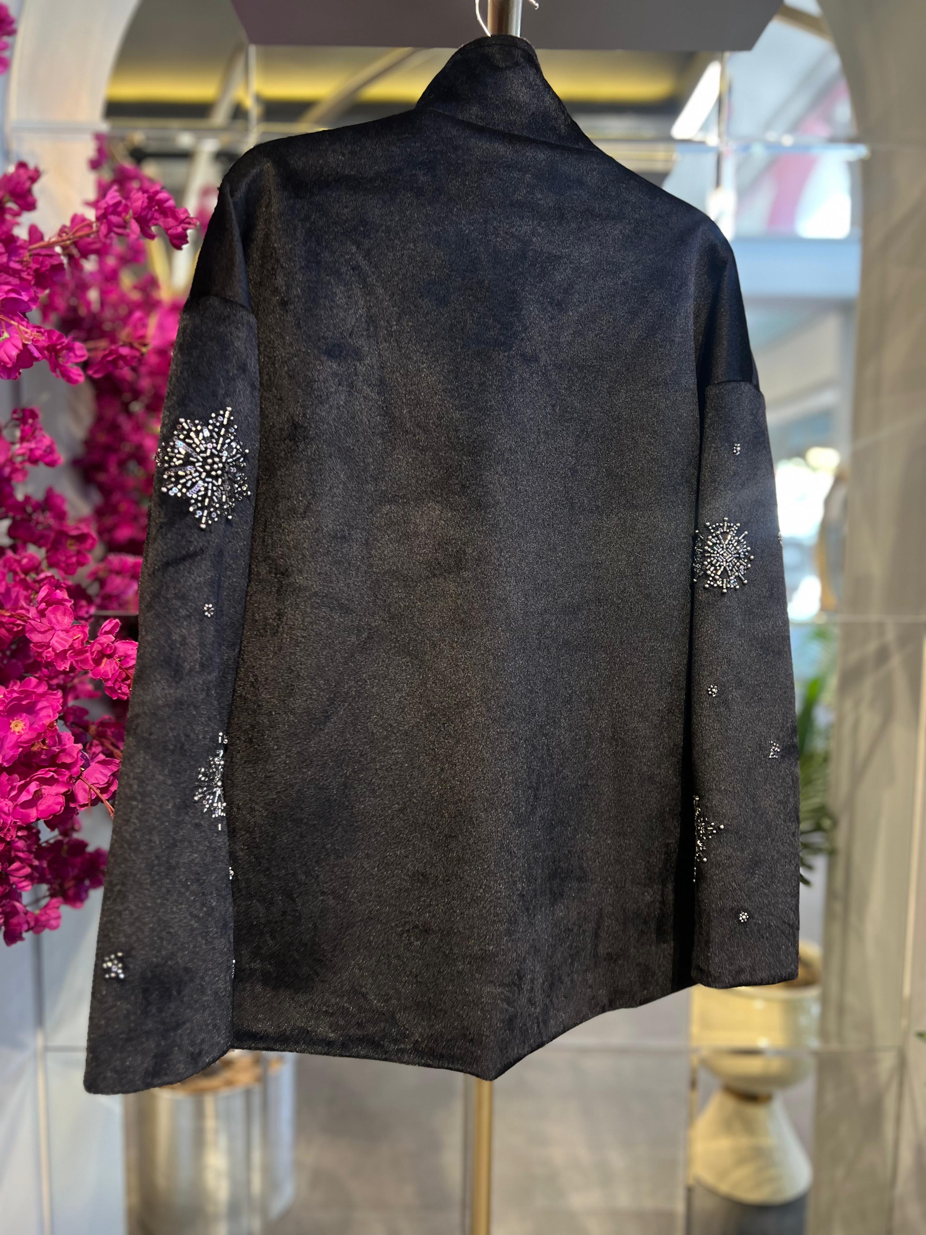 UNIQUE- NAKIŞ İŞLEMELİ SİYAH MONT