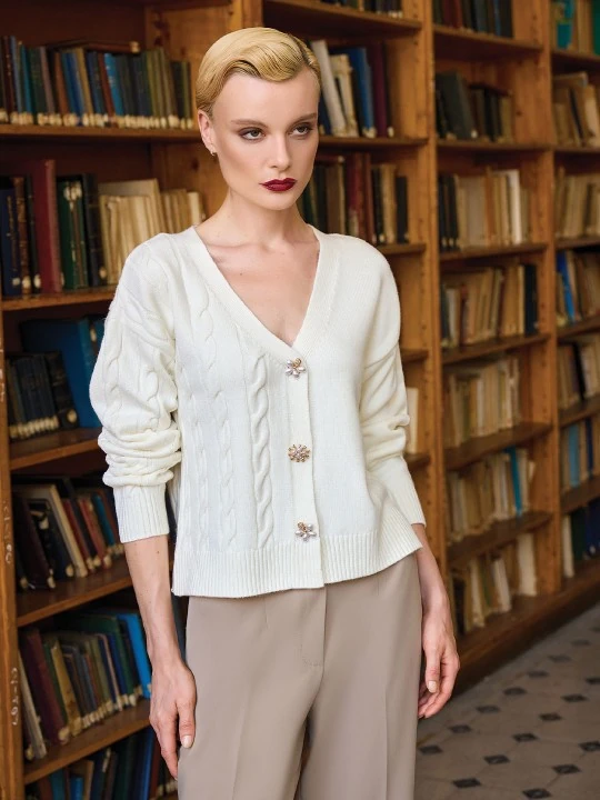 UNIQUE- DÜĞME DETAYLI EKRU TRİKO HIRKA