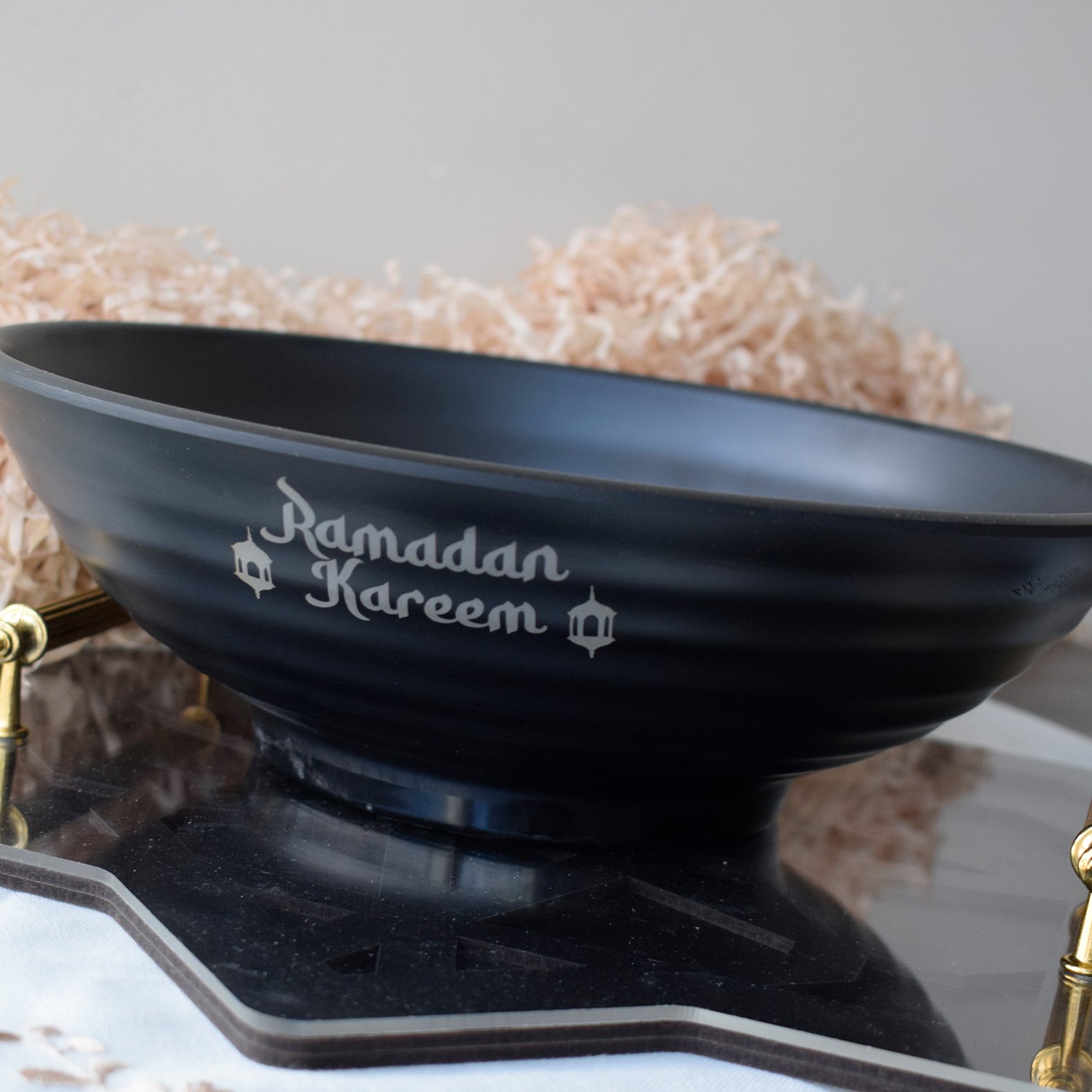 Serving plate specially designed for Ramadan, 24 cm , decorated with English calligraphy