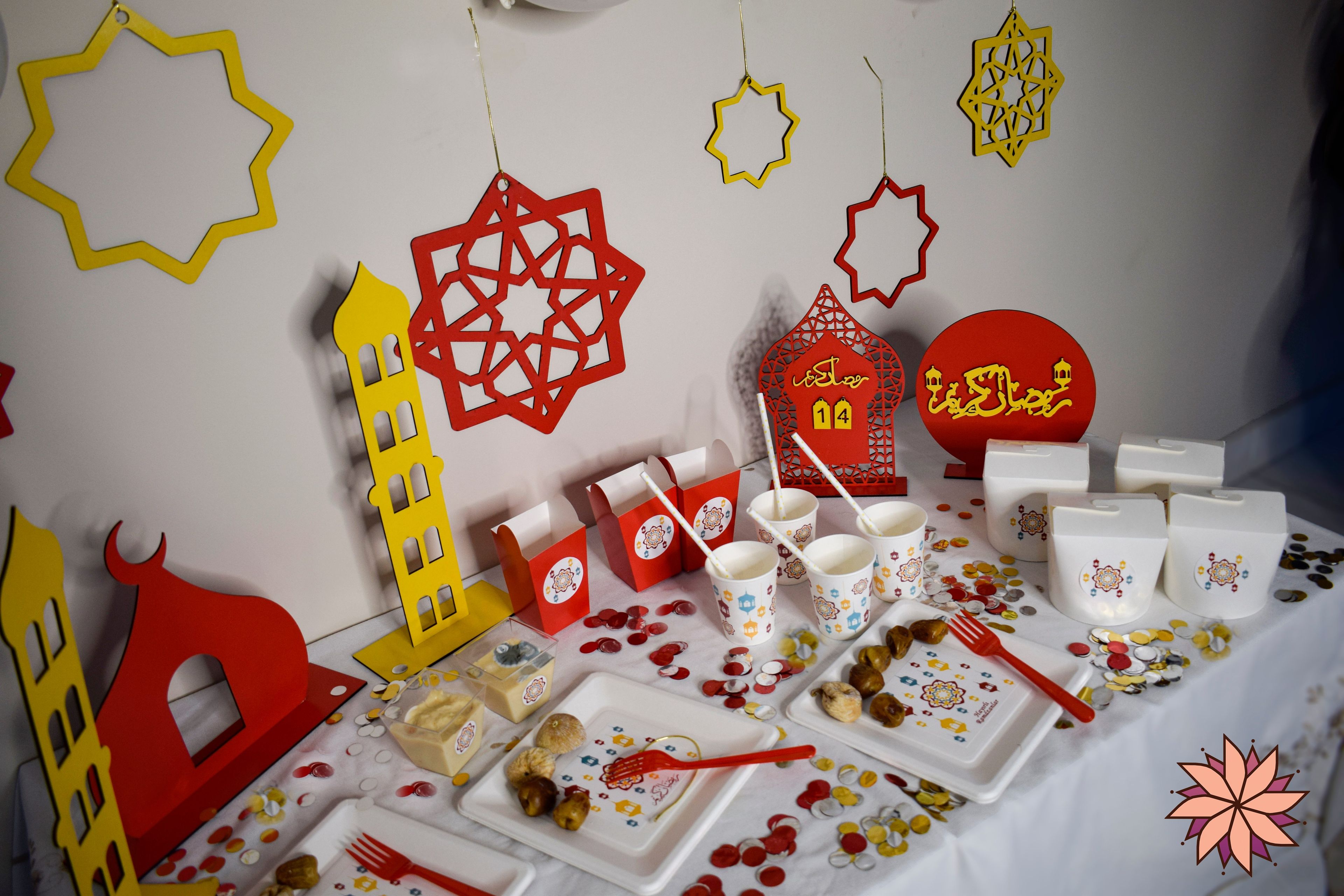 10-piece Ramadan environmental plates and cups set in red with Arabic writing