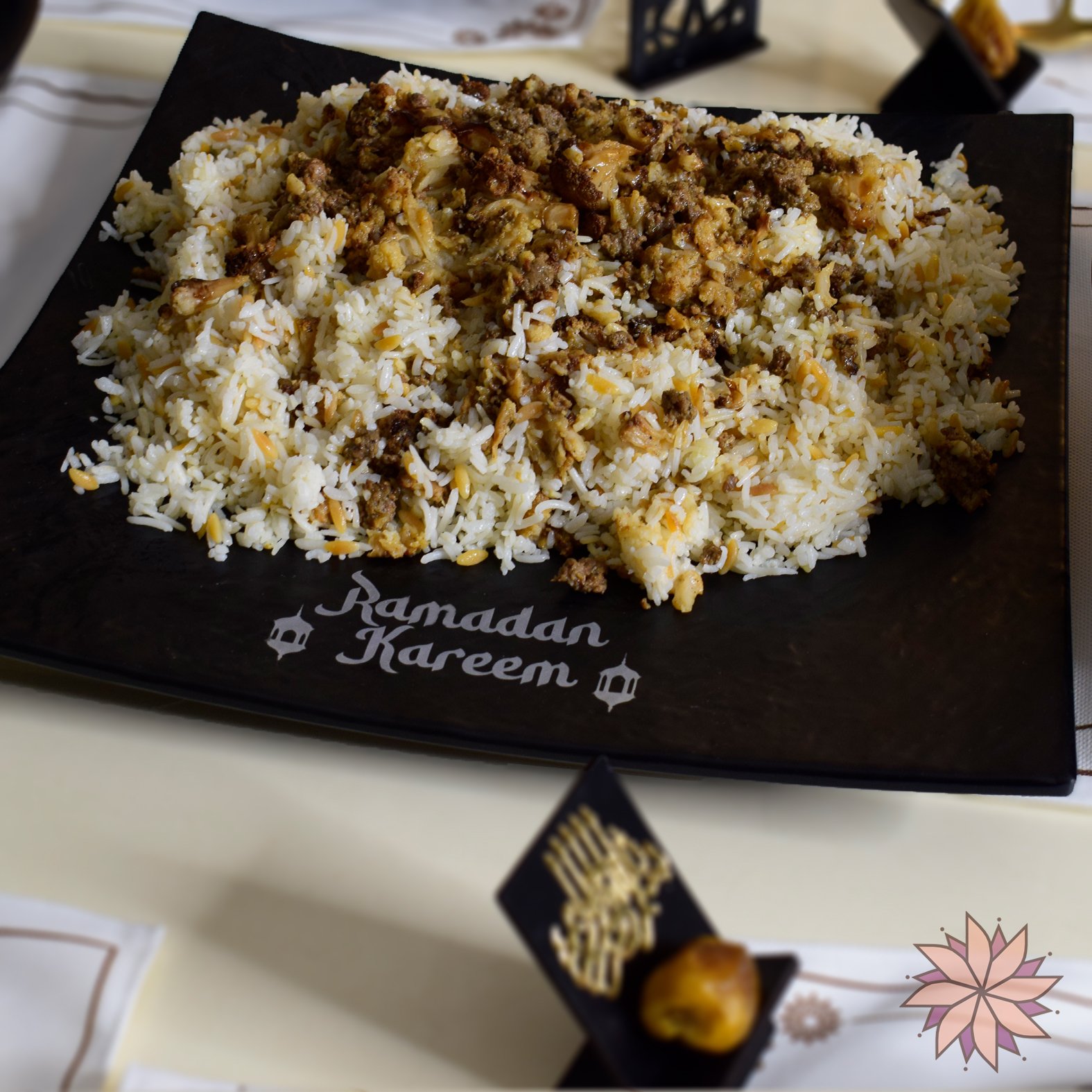 Specially designed square serving plate for Ramadan, 35x35 cm, decorated with Arabic calligraphy