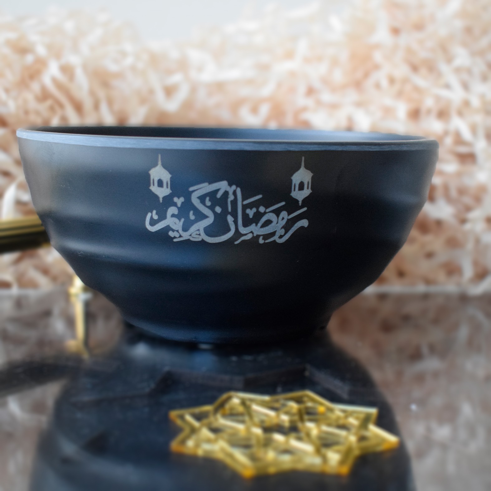 Specially designed round serving plate for Ramadan, 12.5 cm diameter, decorated with Arabic calligraphy