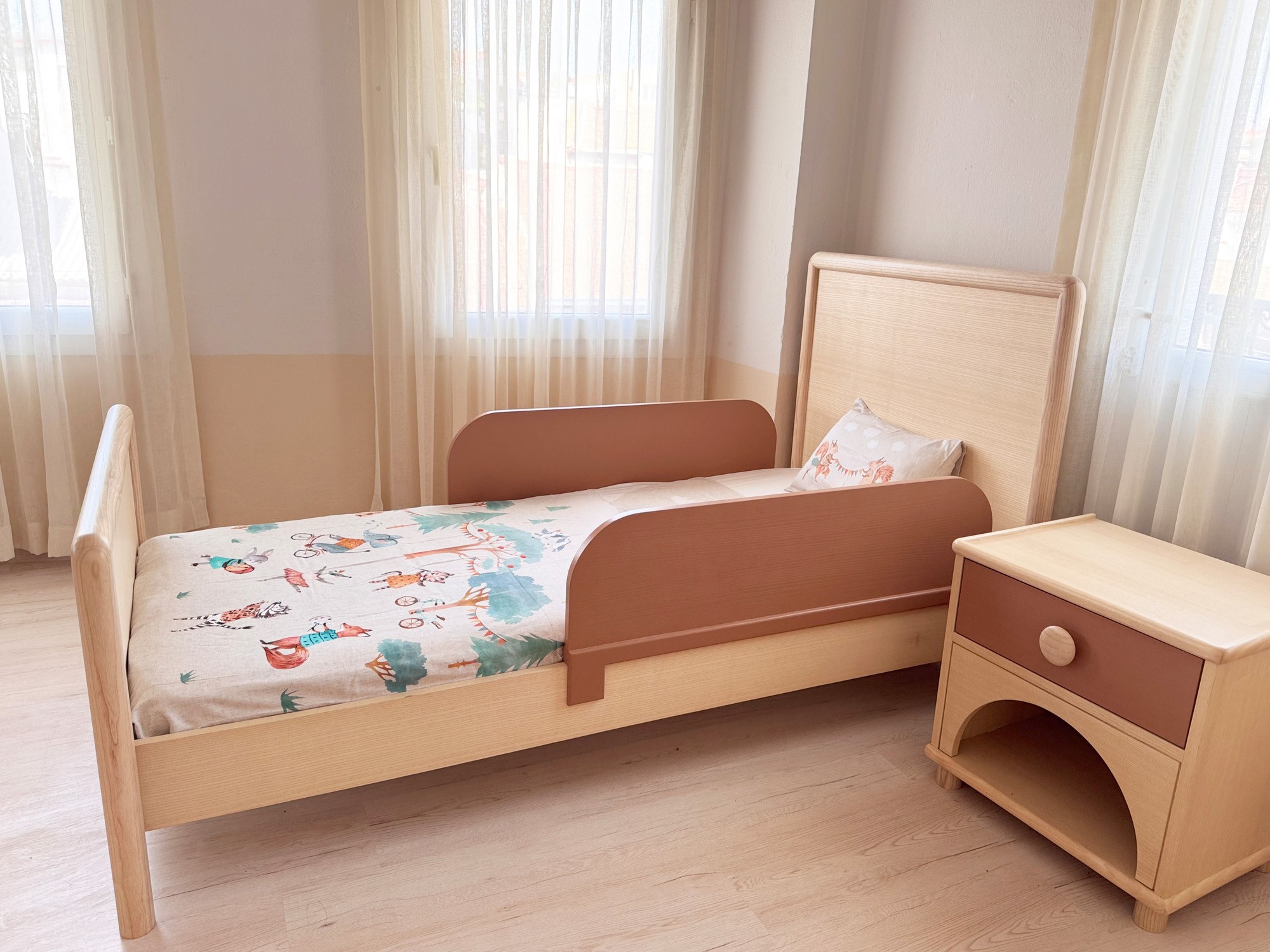 Auntie Me Mocha Mousse 'Soft Angles' Korunaklı Yatak