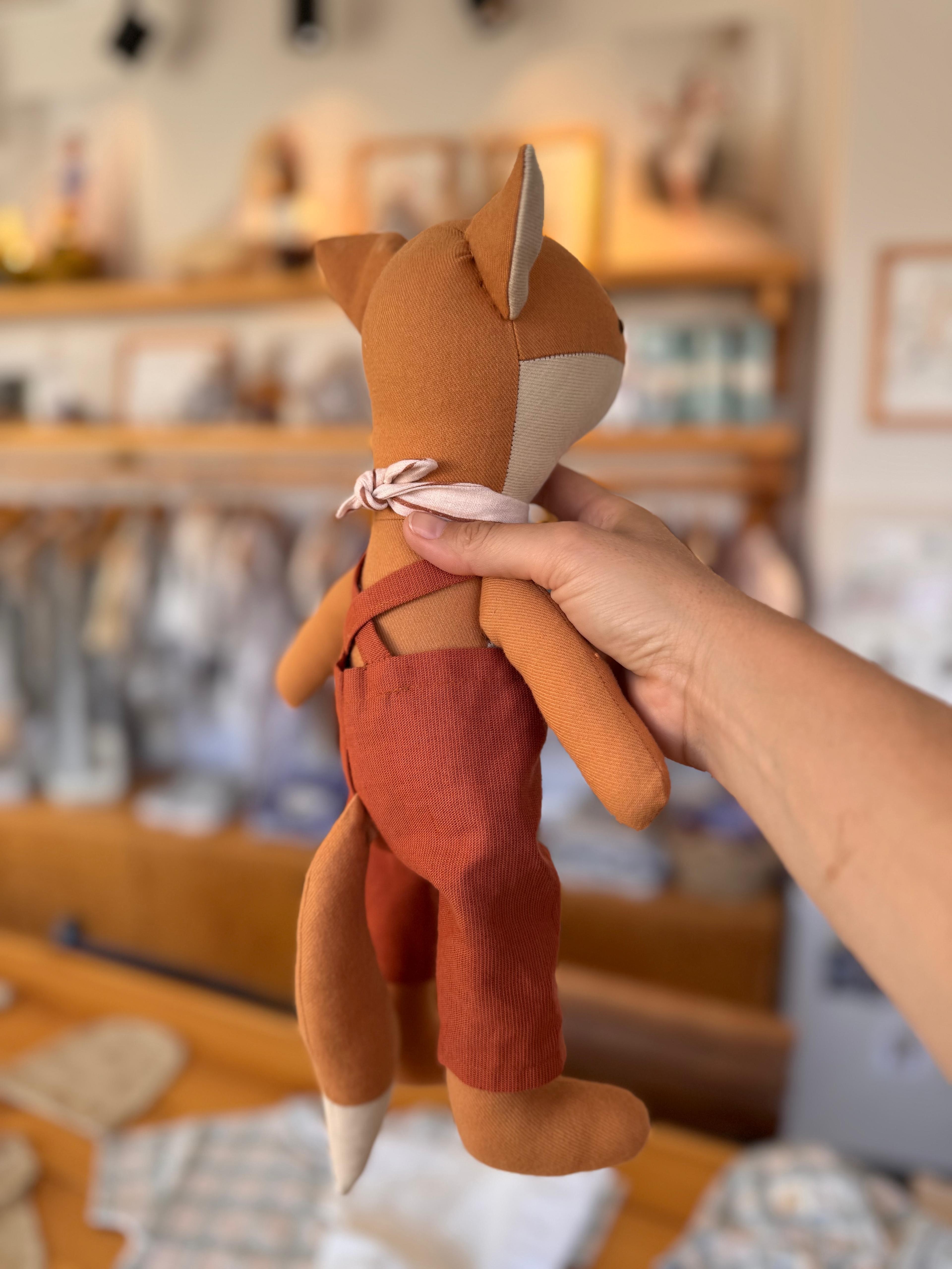 Auntie Me 'Fox Friend With Copper Salopette' Çıngıraklı Keten Oyuncak