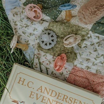 FRIGG Fairytale x H.C. Andersen Kauçuk Emzik - Pretty in Peach (The Princess and the Pea)