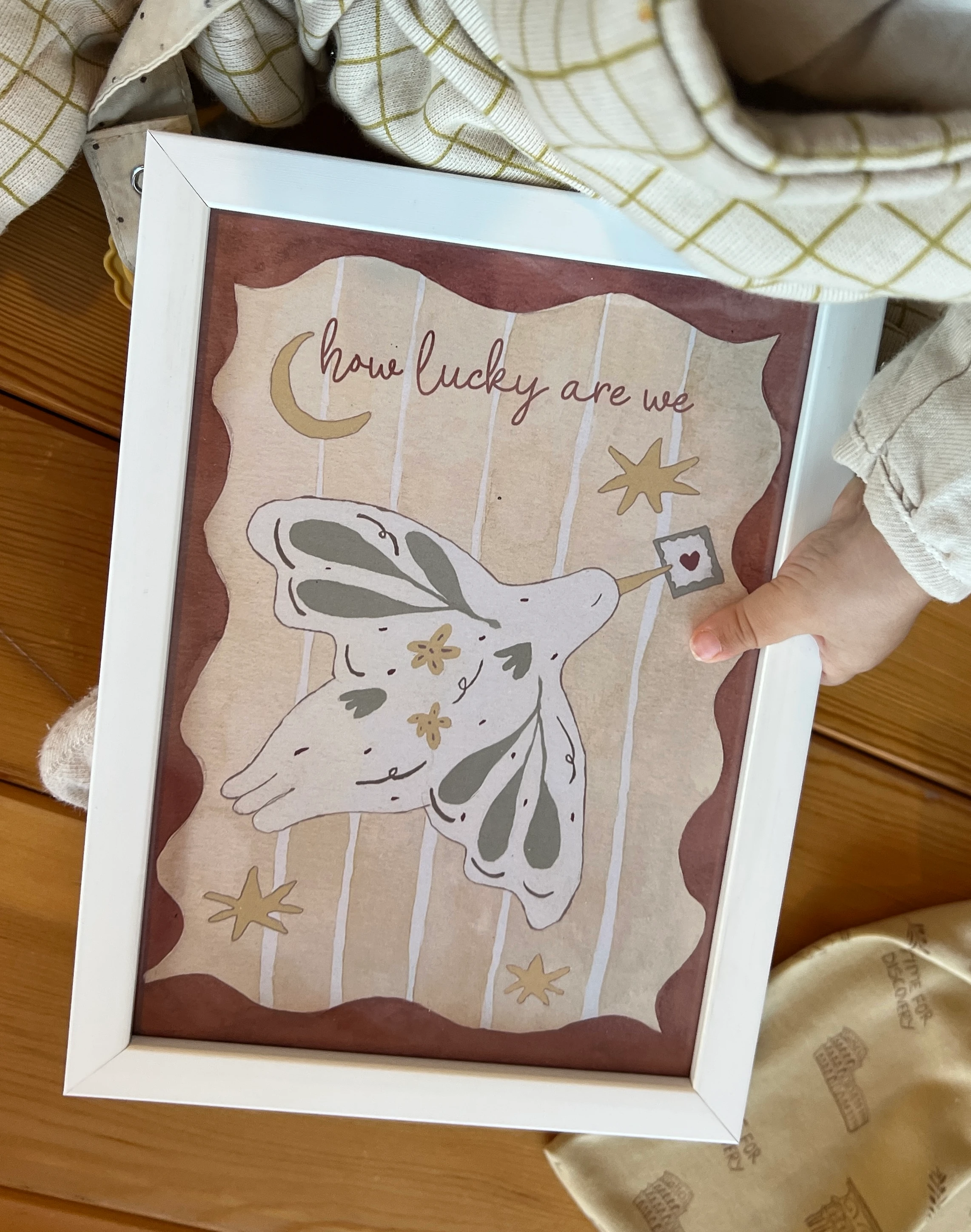 'Dove Carrying a Letter' Beyaz Çerçeve