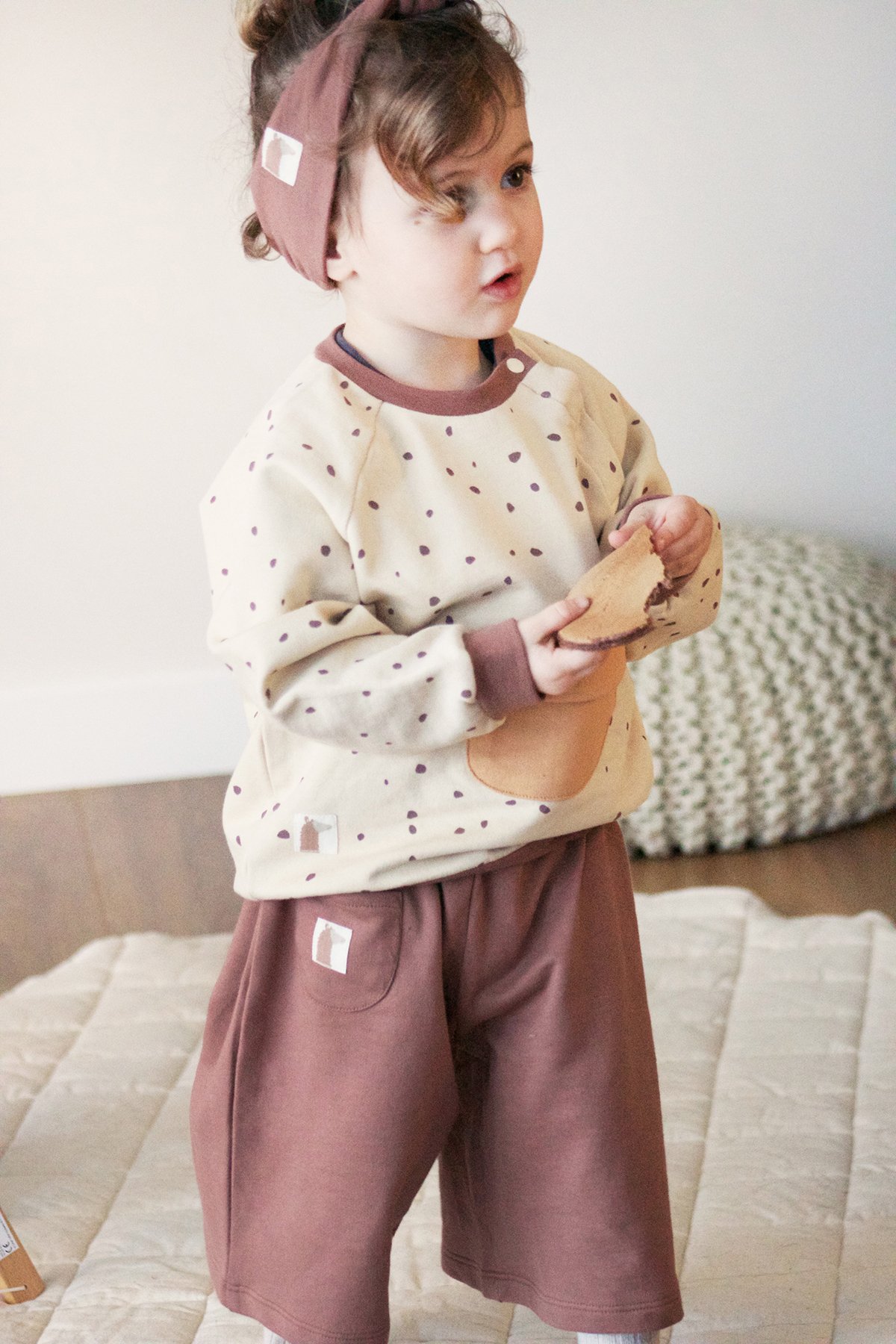 Auntie Me Organic Semolina ‘Irregular Dots’ Pocket Sweatshirt