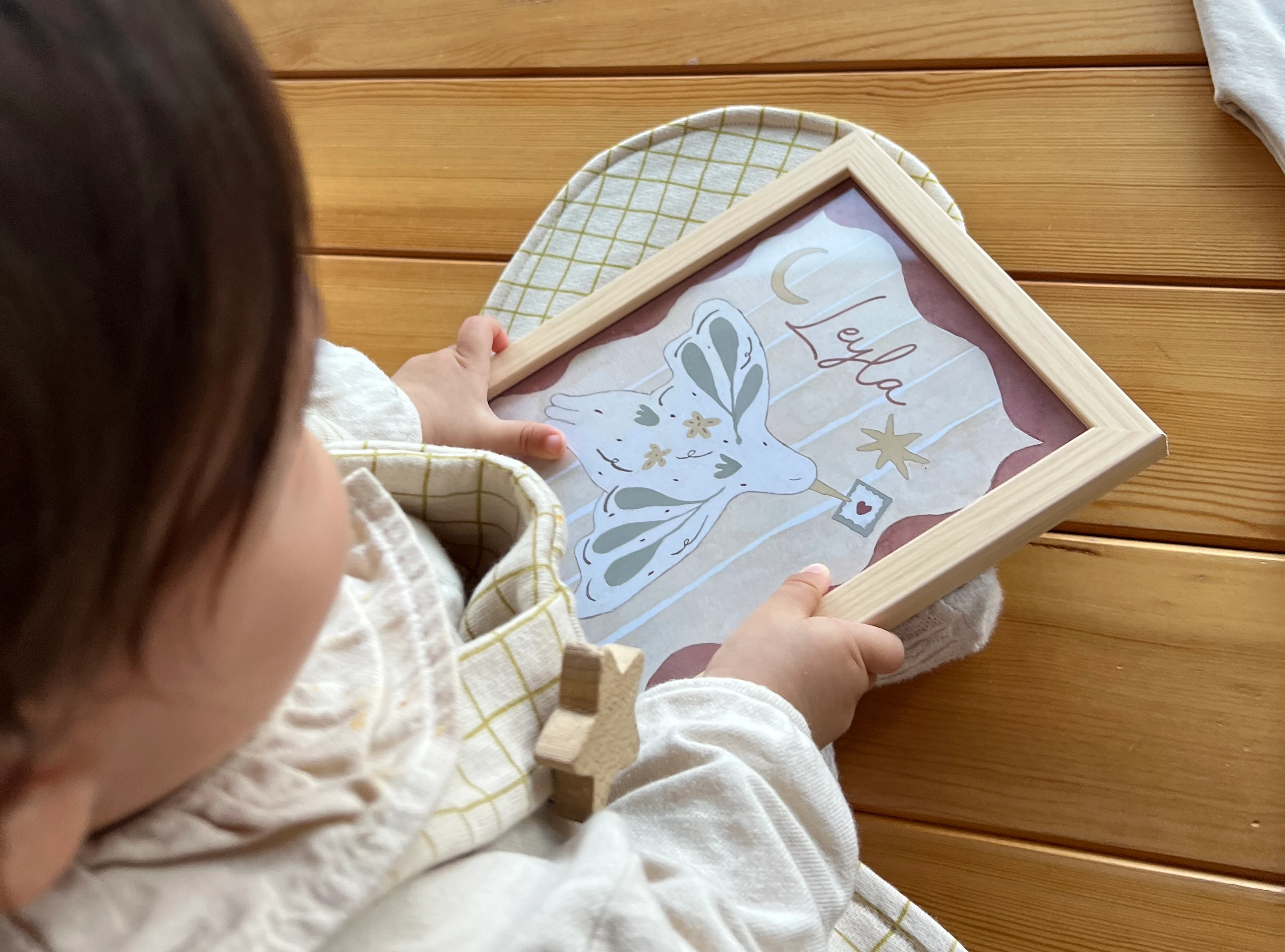 İsme Özel 'Dove Carrying a Letter' Çerçeve