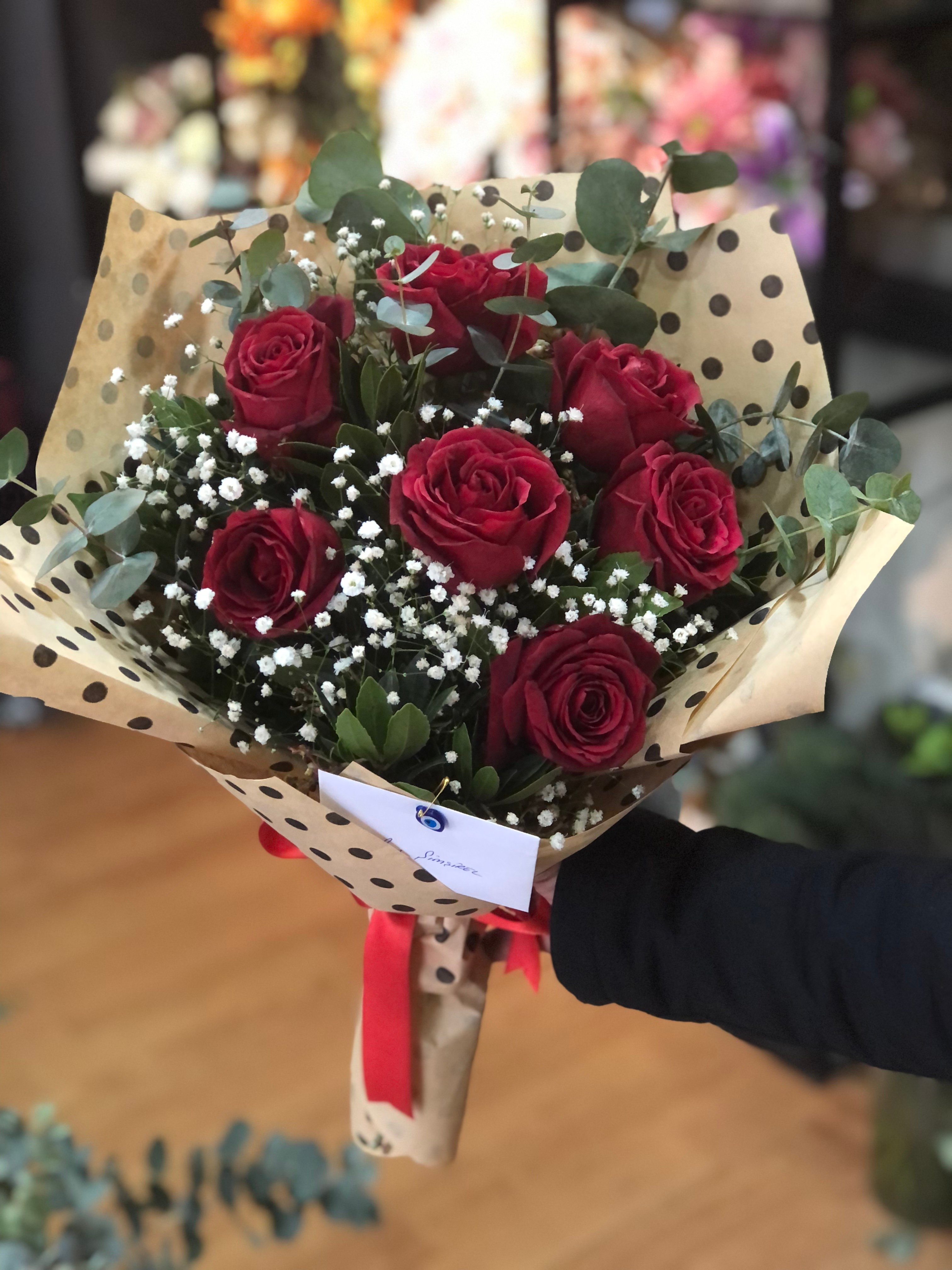 Kalpten Gelen Buket – Puantiyeli Kraftlı 7'li Gül