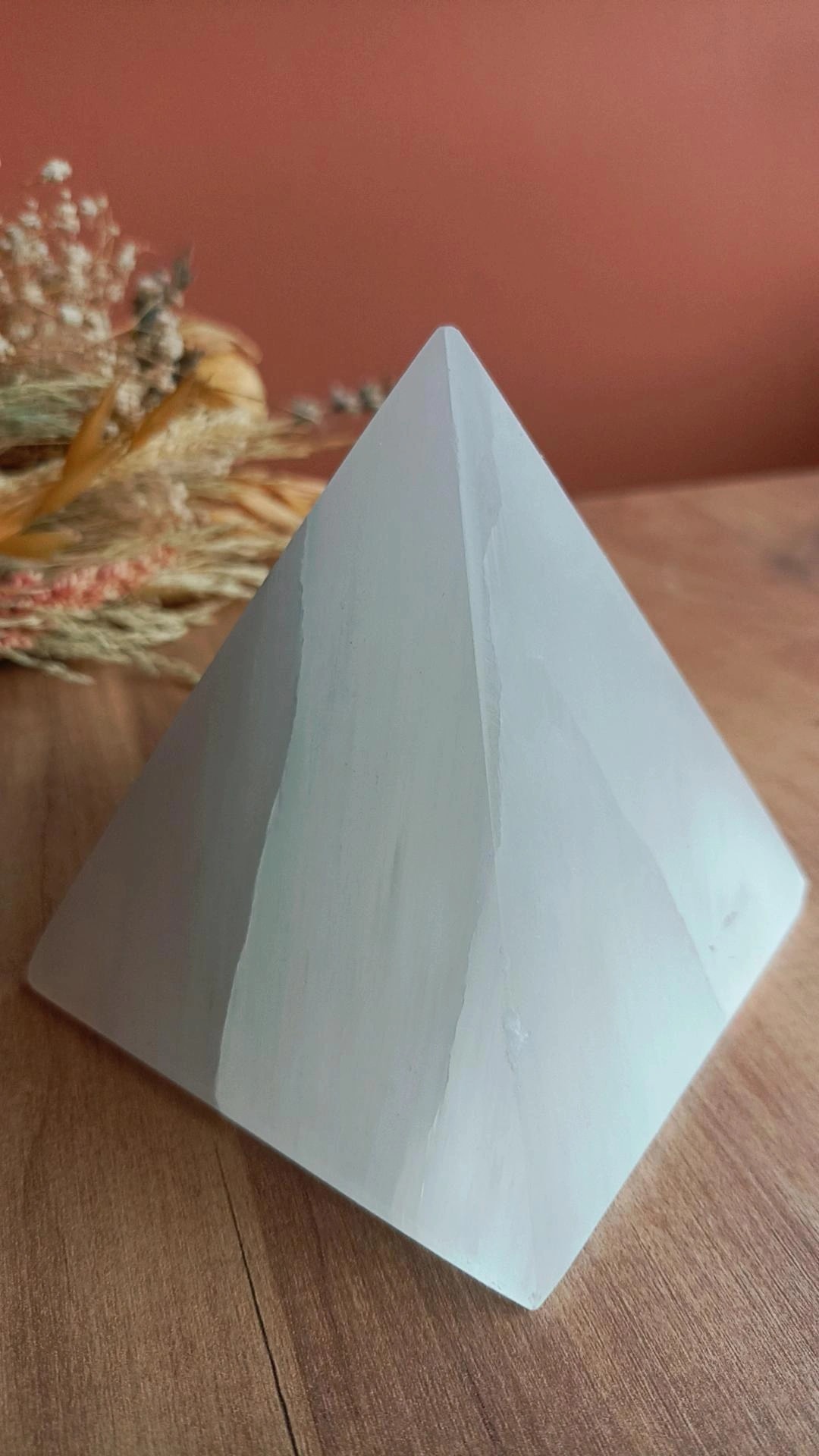 Selenit Piramit: Meleklerin Işığı ve Yüksek Frekanslı Arınma