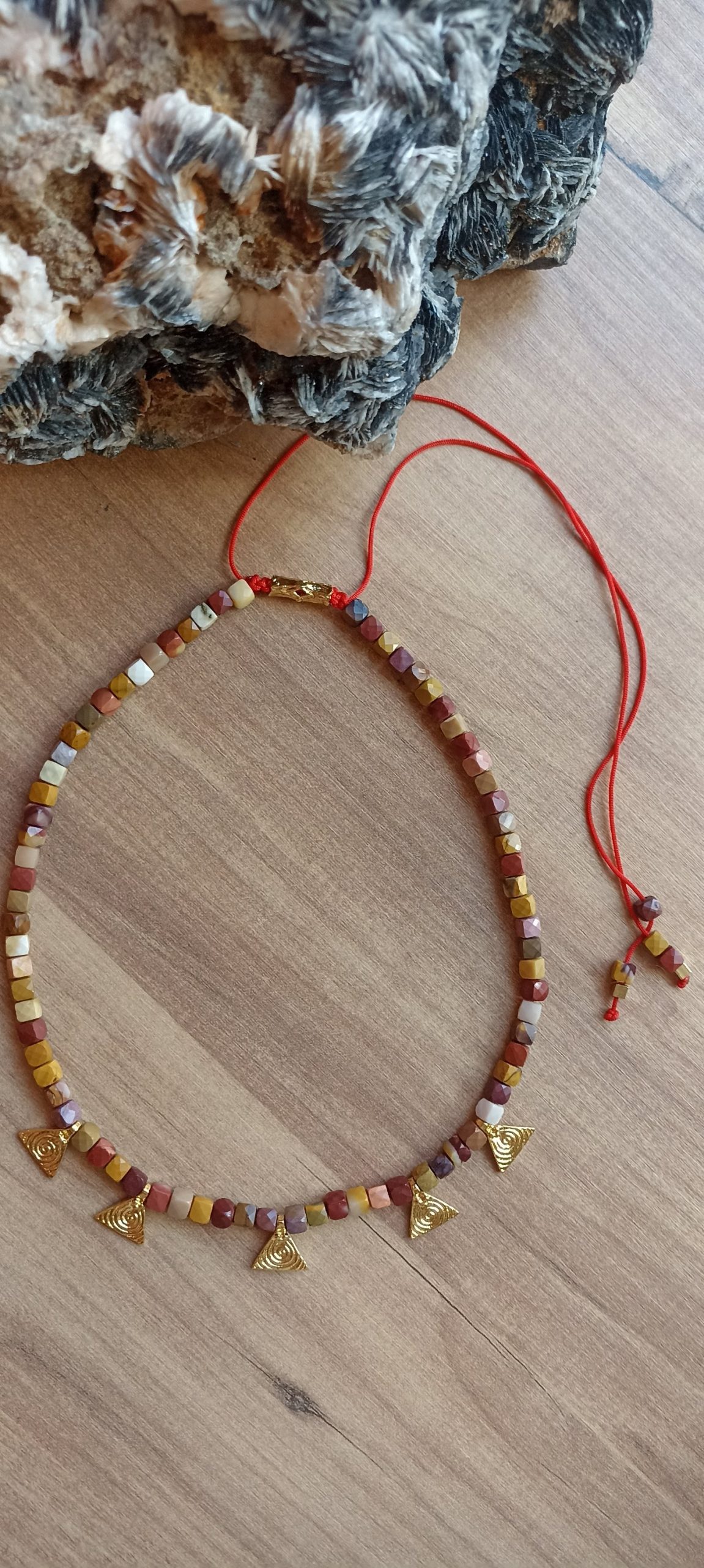 Genel Sağlık Doğal Taş Kolye