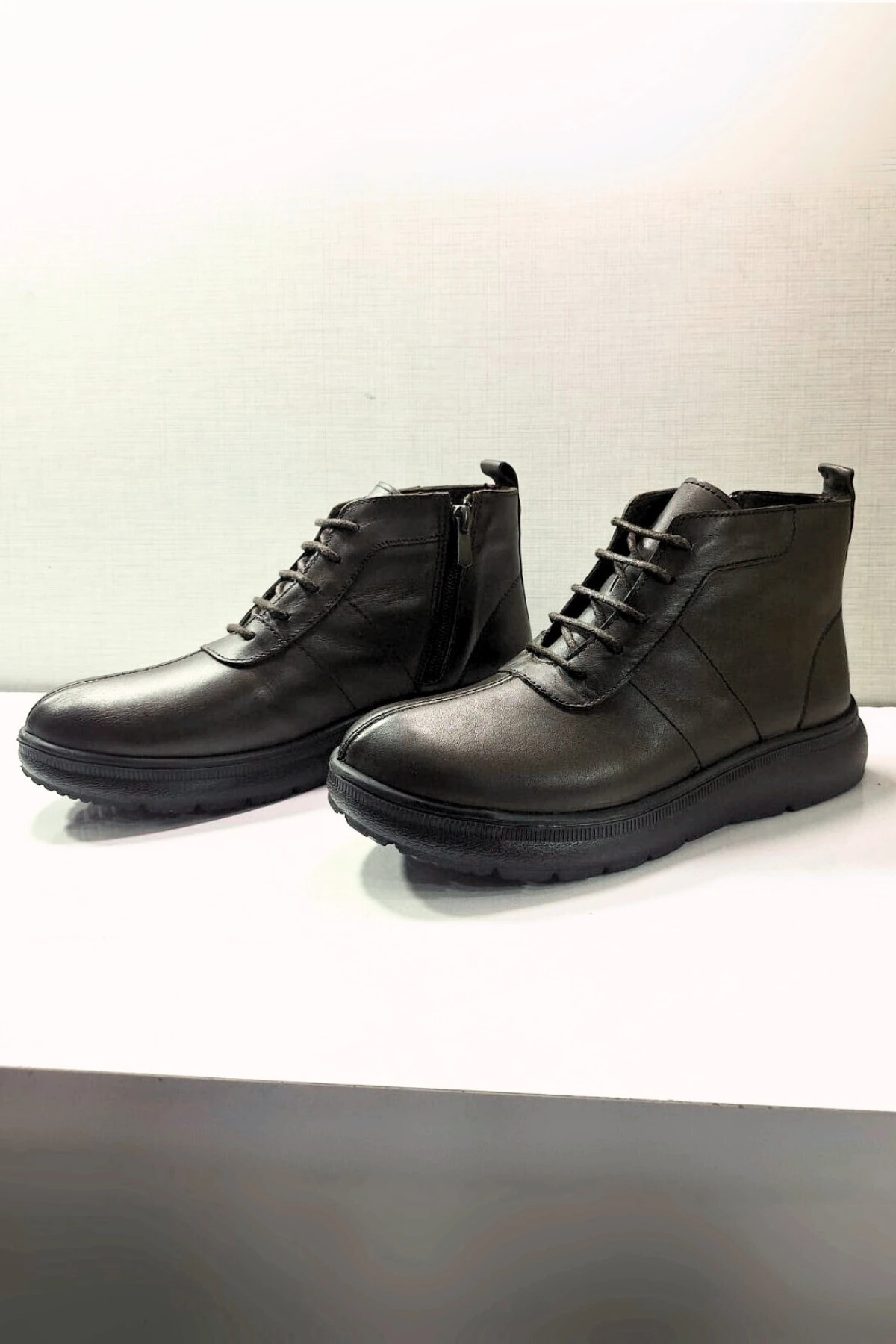 Hakiki Deri Kışlık Kadın Botları Su Geçirmez, Lastikli, Kaymaz Chelsea ve Bağcıklı Modellerle Şıklık - siyah bağcıklı