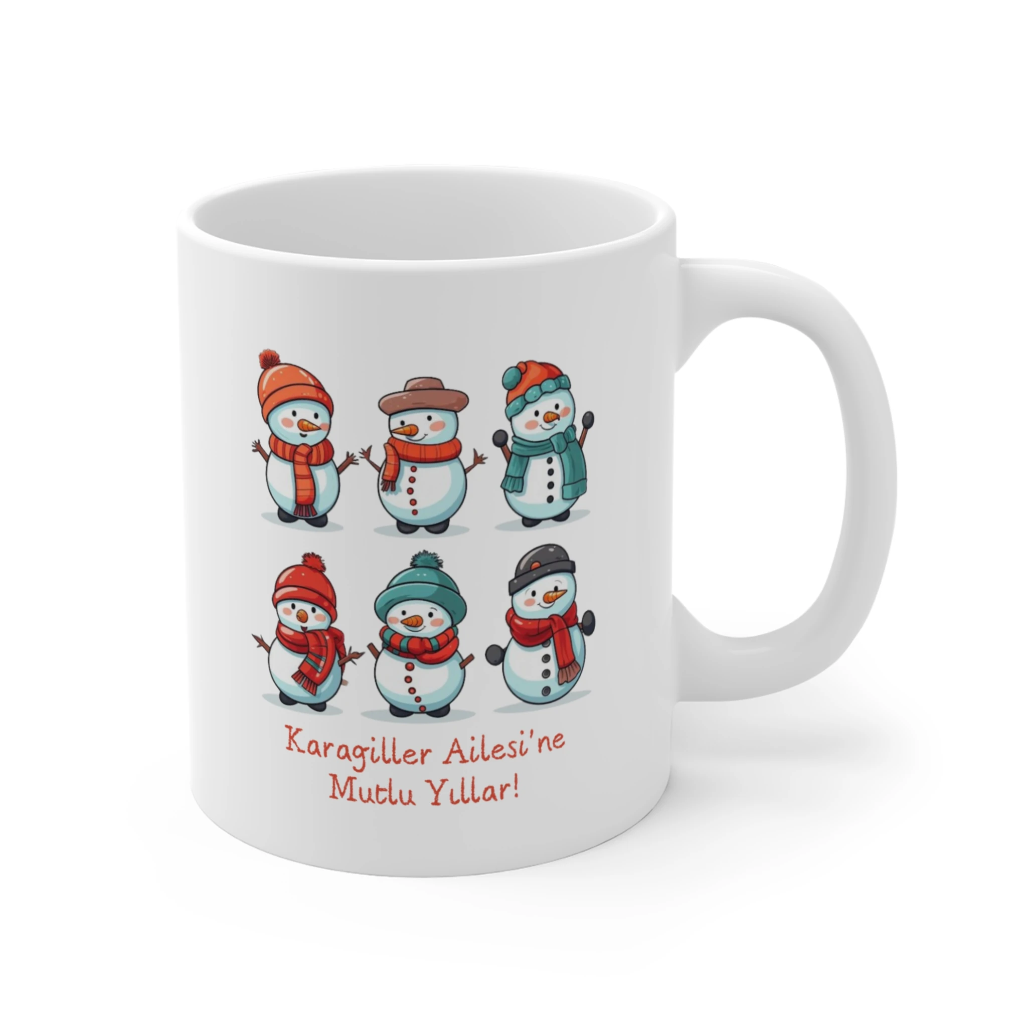 Ailere Özel Yılbaşı Hediyesi: Kişiselleştirilebilir Kar Adamı Ailesi Temalı Kupa Bardak - Karagiller Ailesi'ne Mutlu Yıllar
