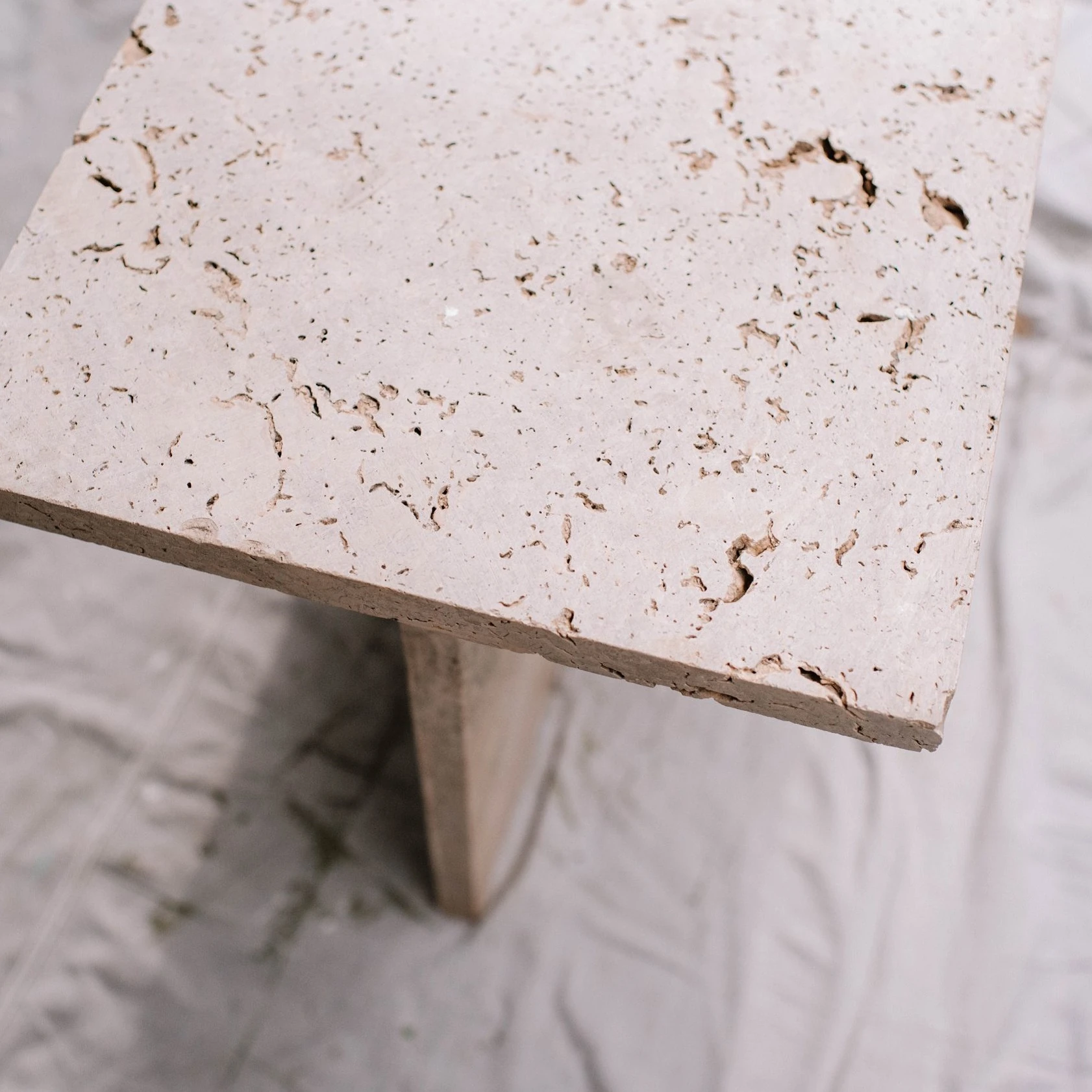 Bej Traverten Yan Sehpa