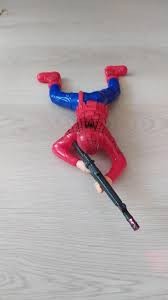 Spiderman Yerde Sürünen Pilli Örümcek Adam