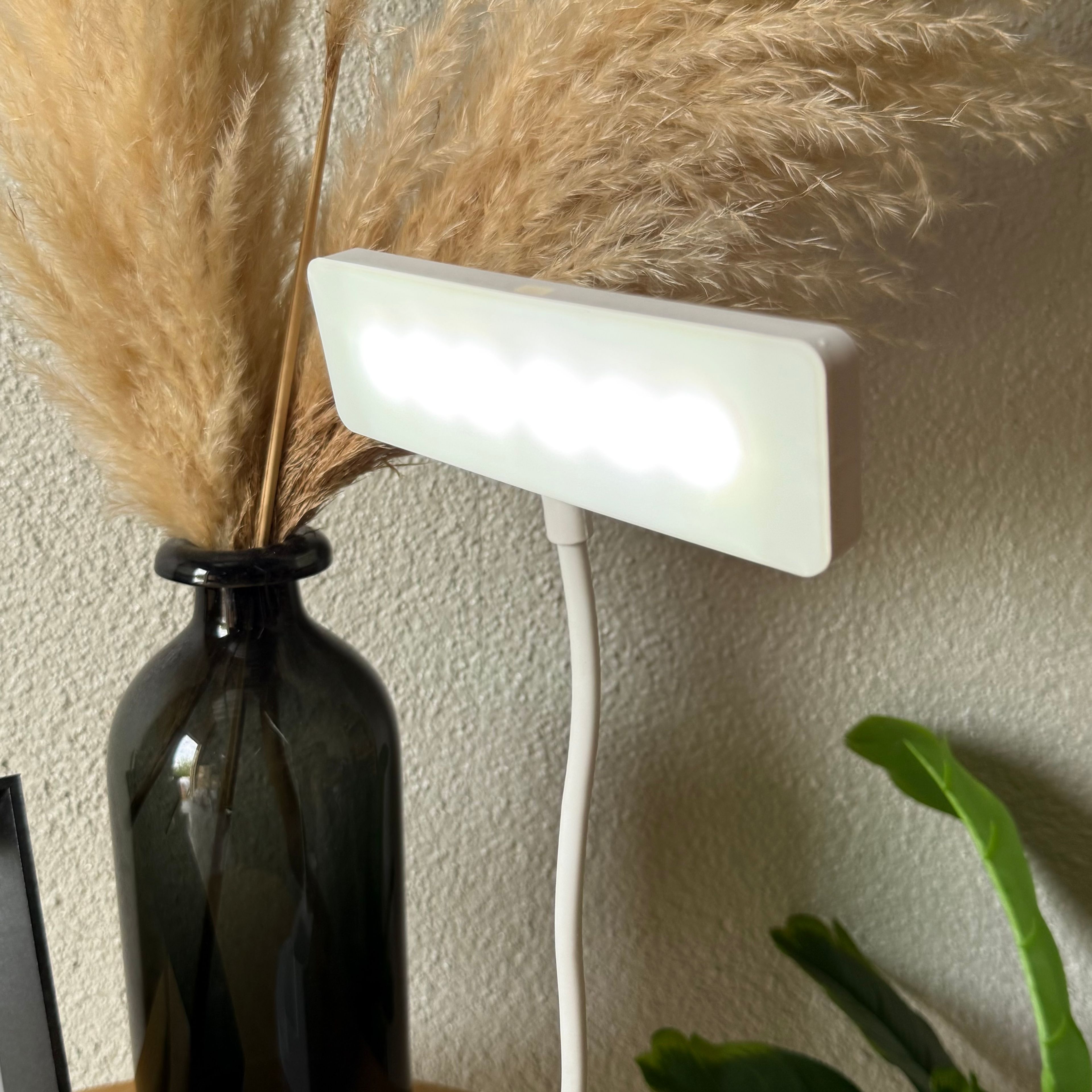Carol 3 Renk Şarjlı Standlı Led Masa Üstü Lamba 