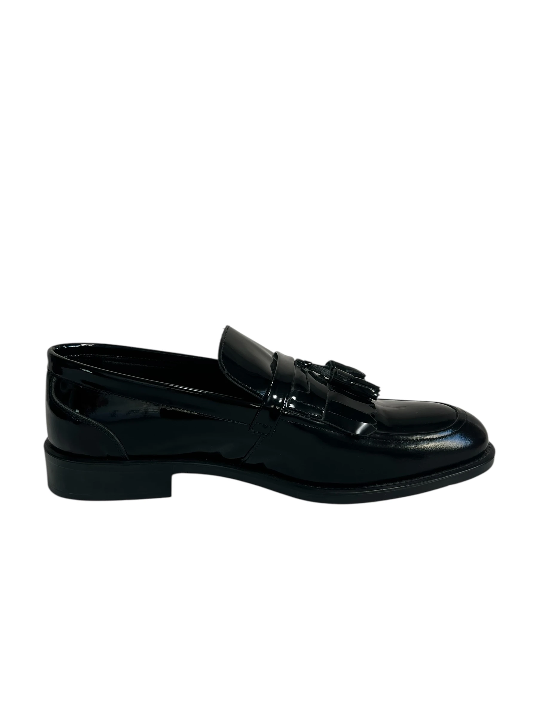 PÜSKÜLLÜ SİYAH RUGAN LOAFER