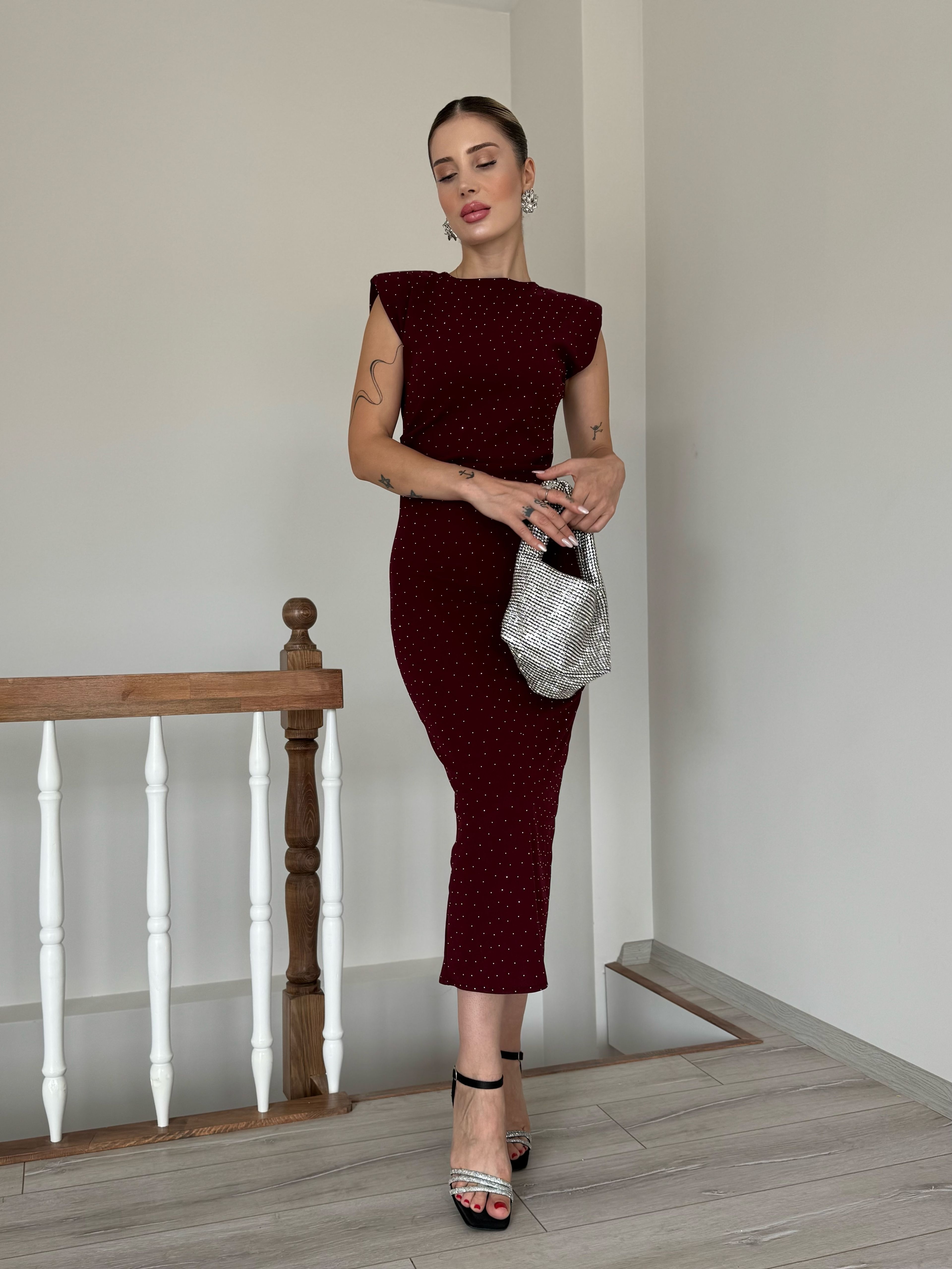 Taş Detaylı Vatkalı Elbise - Bordo