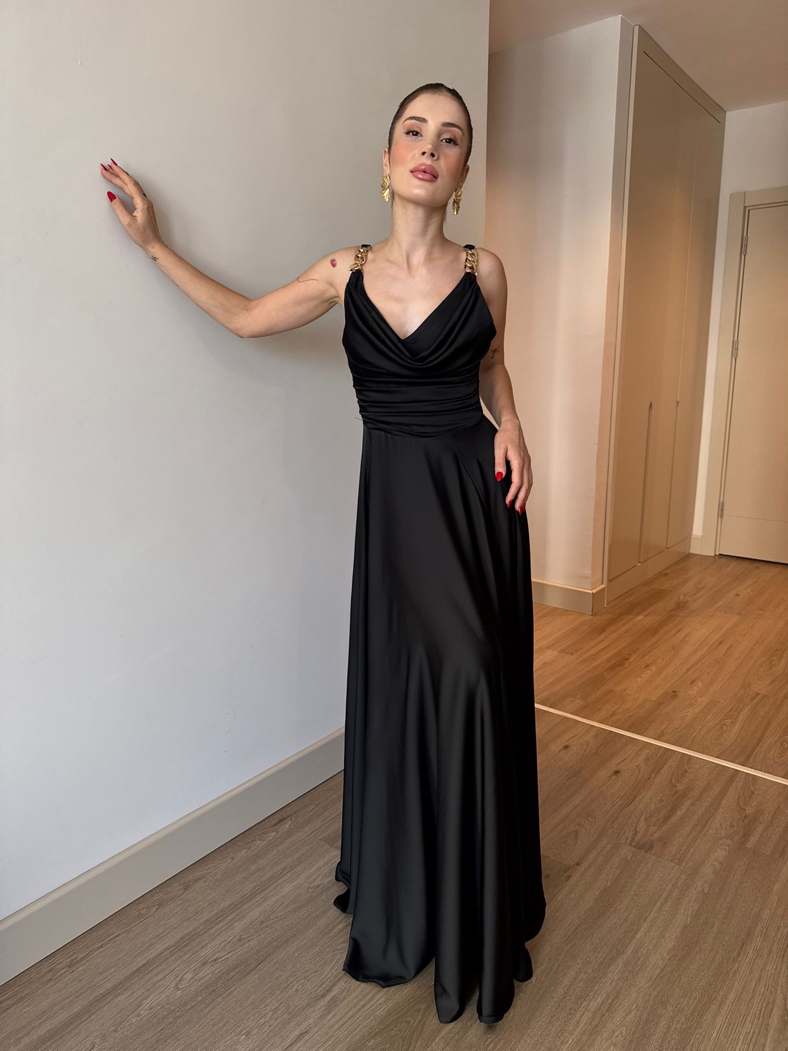 Degaje Gold Detaylı Saten Abiye - Siyah