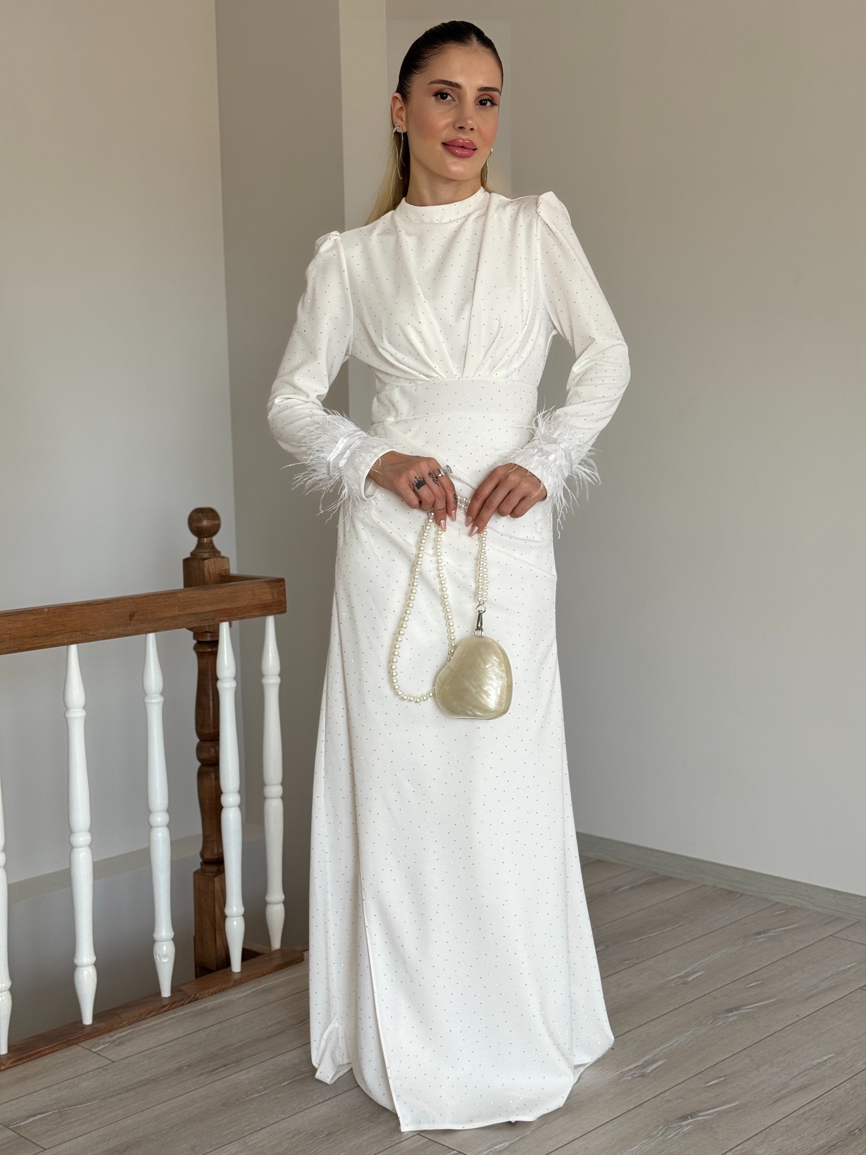 Tüy Detaylı Taşlı Abiye - Beyaz