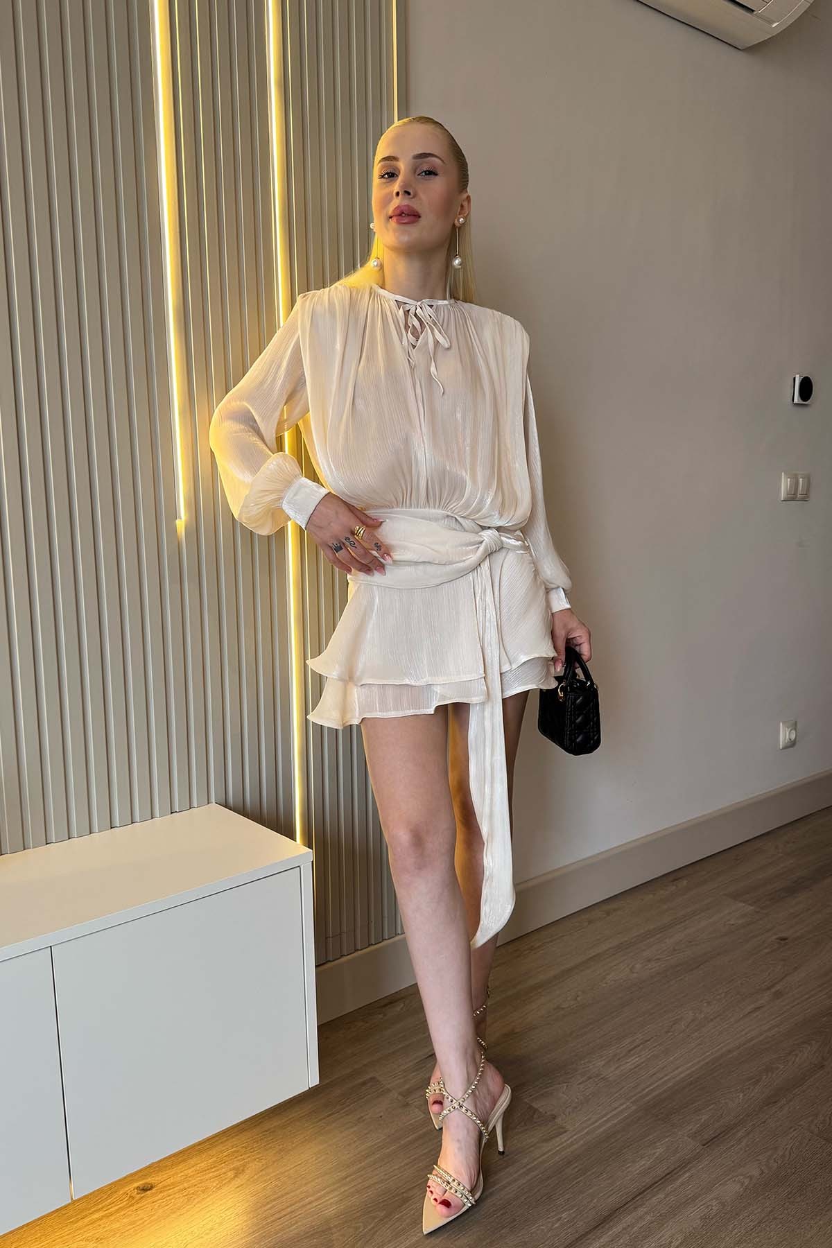 Işıltılı Dokulu Volanlı Mini Elbise