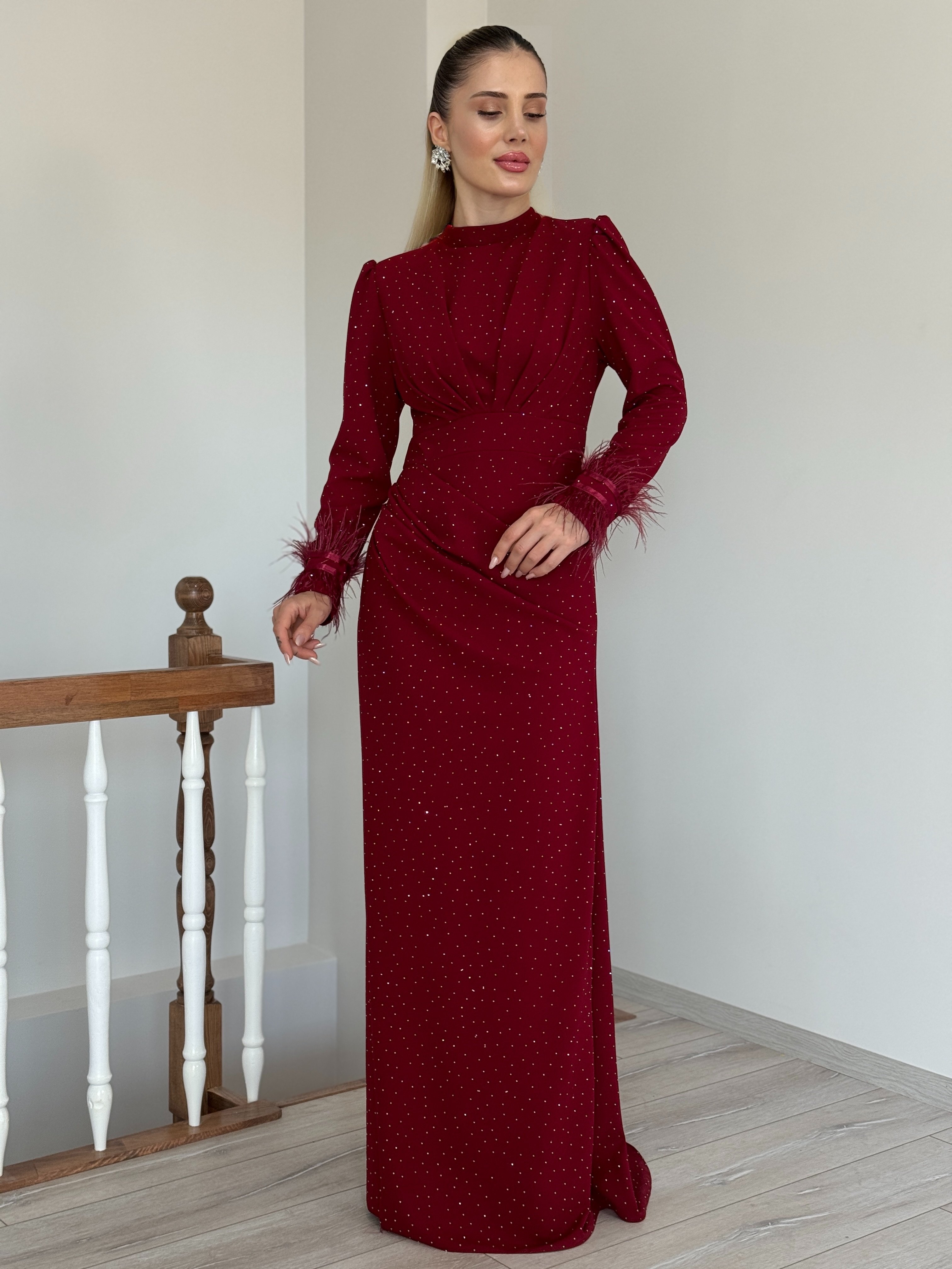 Tüy Detaylı Taşlı Abiye - Bordo