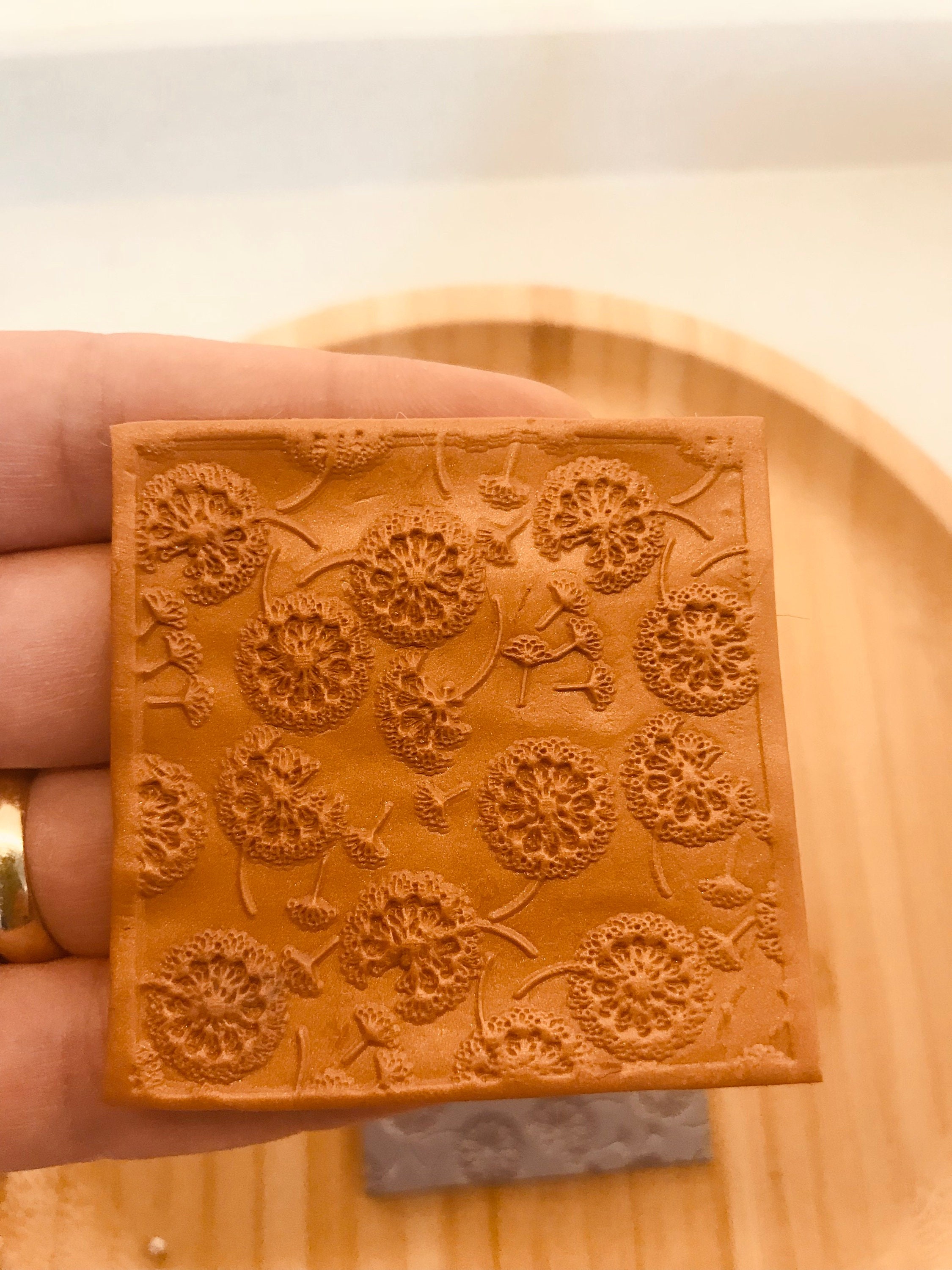 Dandelion Rubber Texture Mat – 7x7 cm Polymer Clay Texture Tool for Earrings, Jewelry Making & Hand Rolling