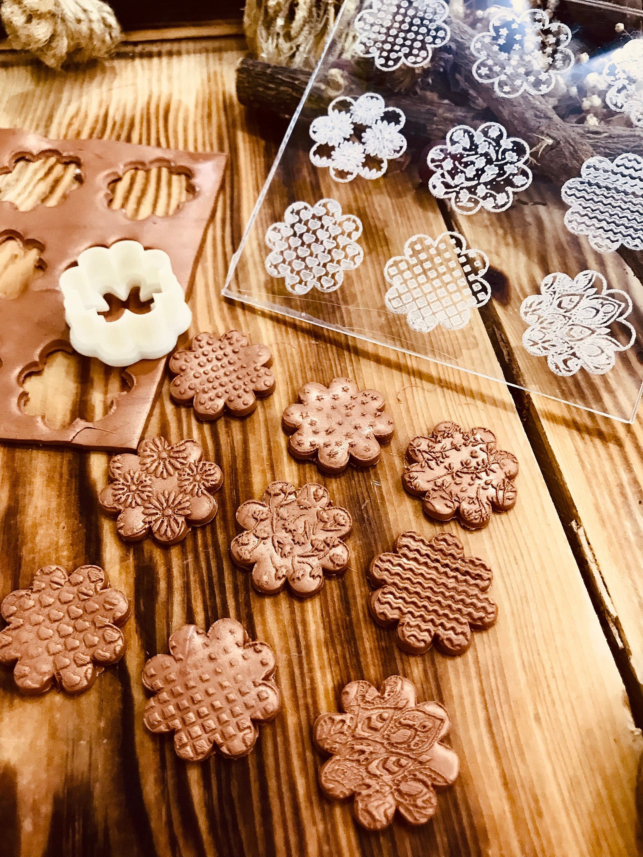 Floral Texture Mat with Gift Cutter – 10x10 cm Rubber or Acrylic Stamp for Polymer Clay, Air Dry Clay & Fondant Crafts