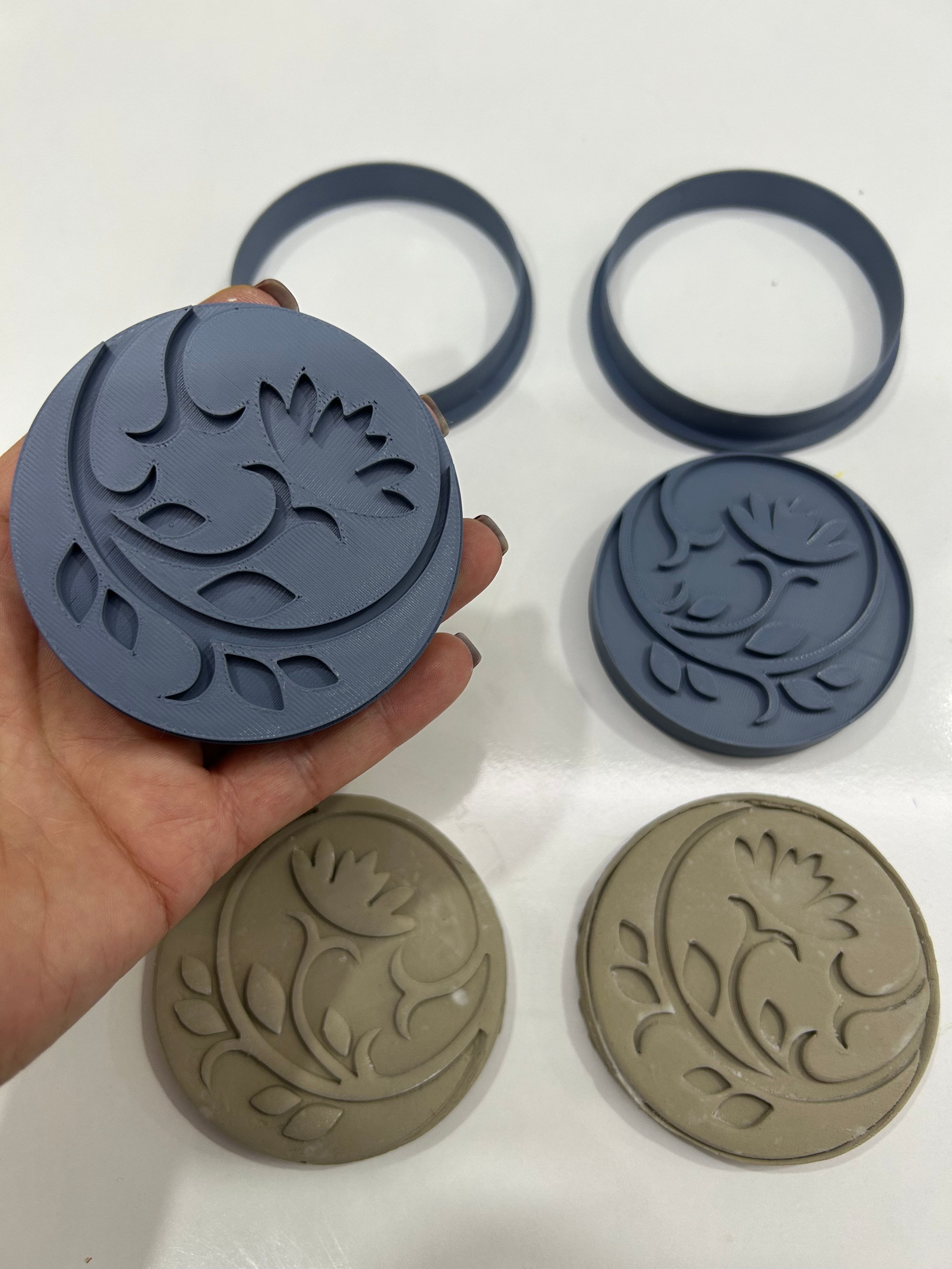 Floral Round Clay Cutter & Stamp Set – Emboss & Deboss Design for Air Dry Clay, Soap, and Candle Crafting (8 cm / 3.15 in)