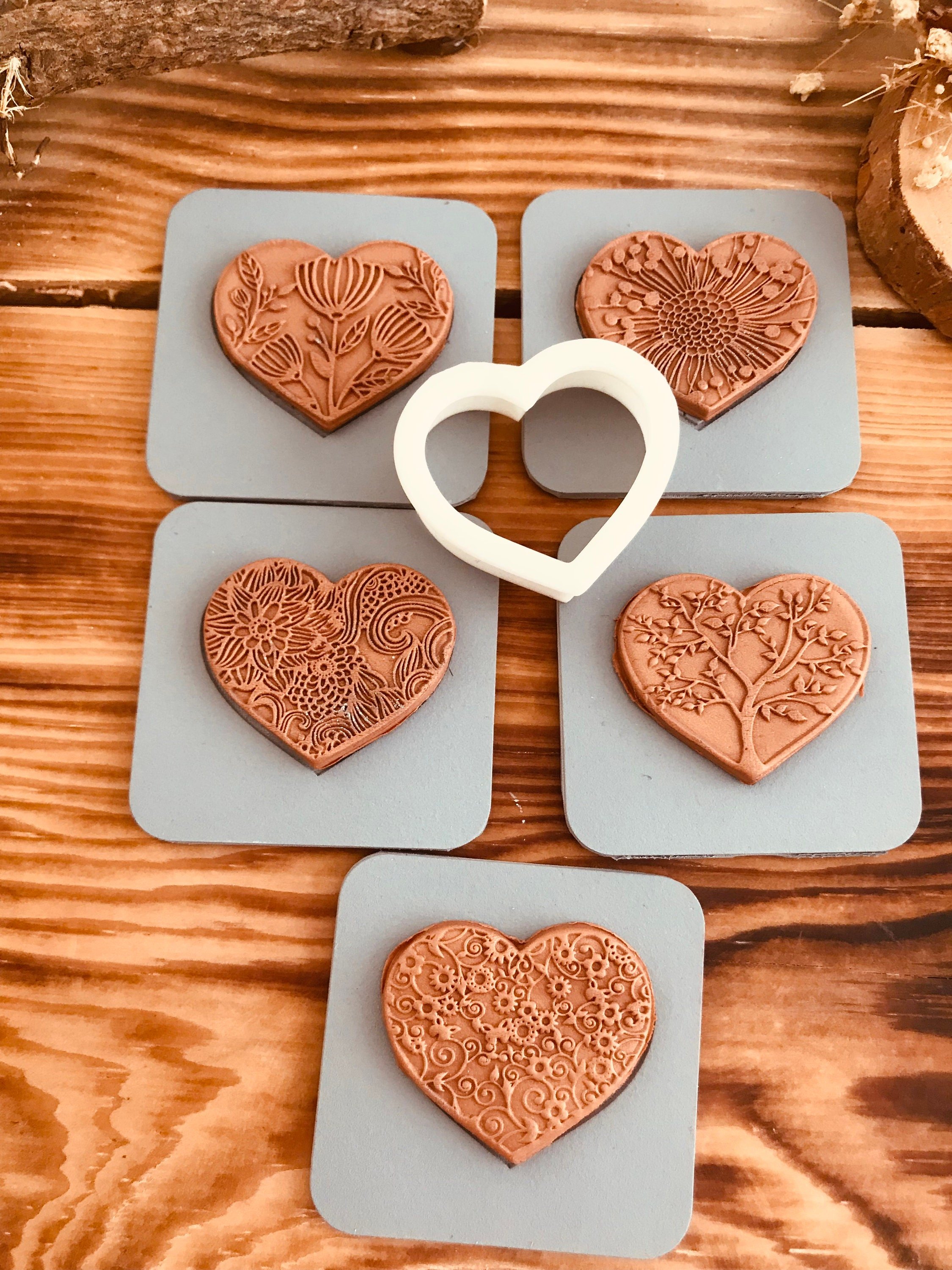 ❤️ 5 Heart Patterned Rubber Texture Mats + Bonus Heart Cutter – Perfect for Polymer Clay & More! ❤️