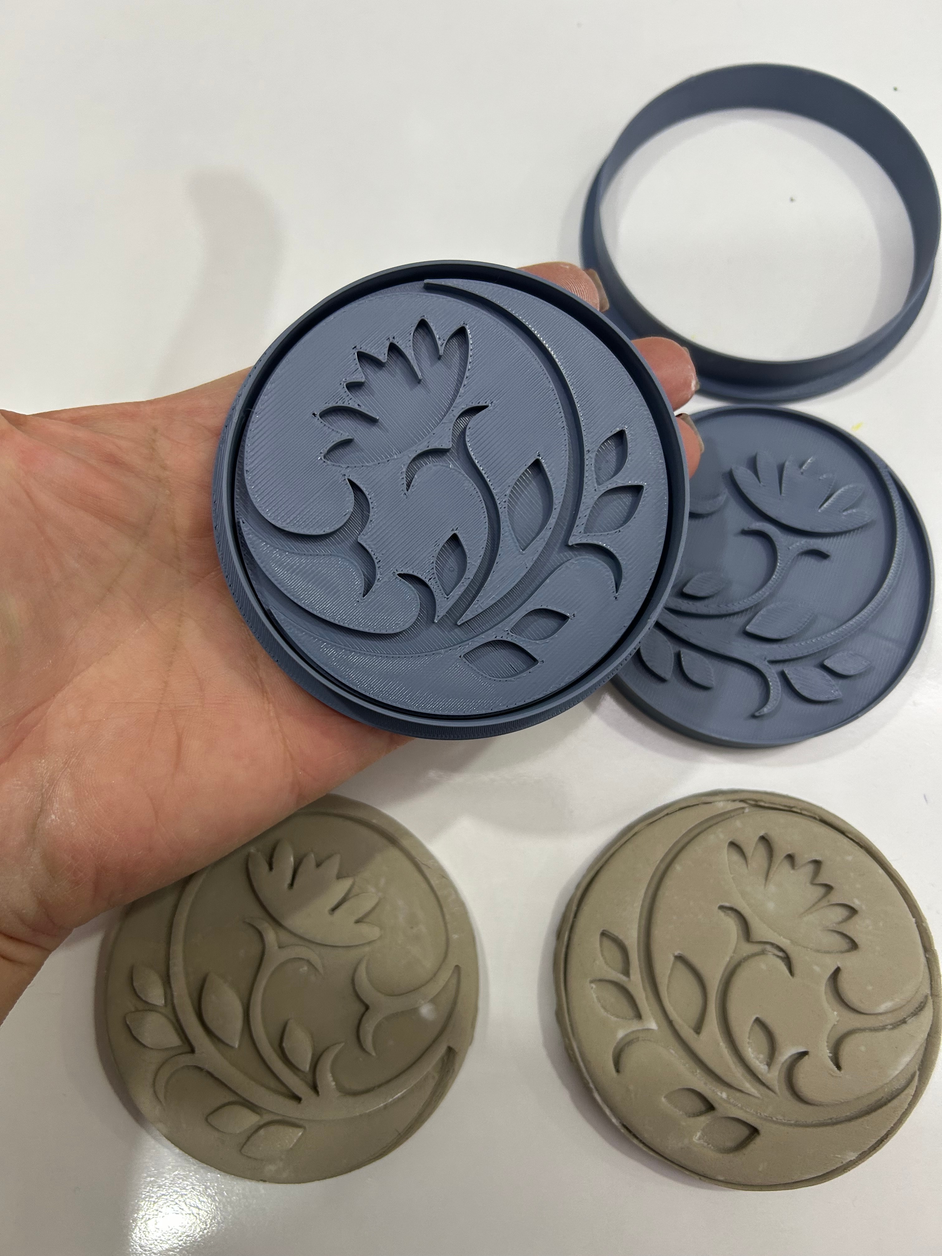 Floral Round Clay Cutter & Stamp Set – Emboss & Deboss Design for Air Dry Clay, Soap, and Candle Crafting (8 cm / 3.15 in)