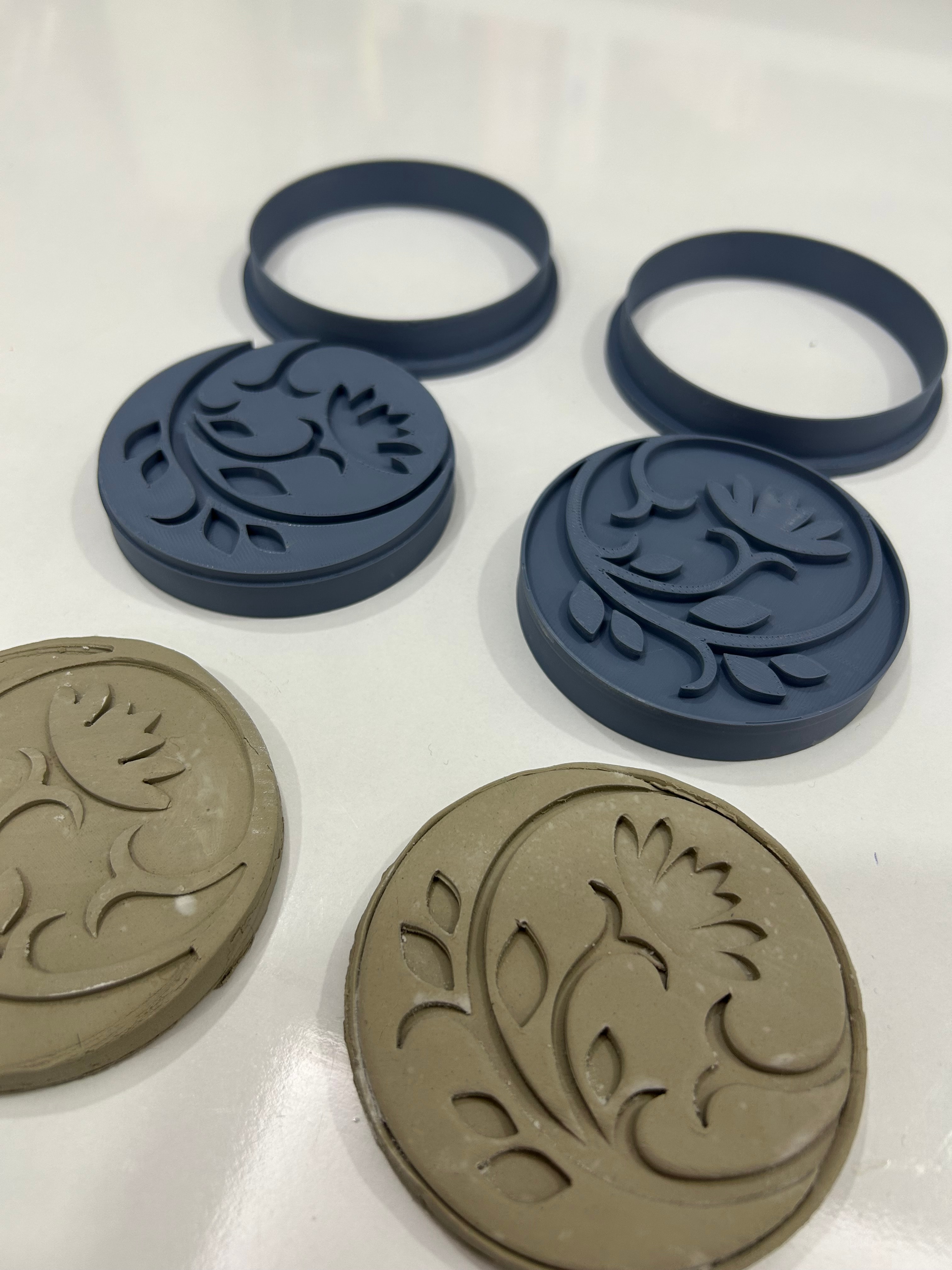 Floral Round Clay Cutter & Stamp Set – Emboss & Deboss Design for Air Dry Clay, Soap, and Candle Crafting (8 cm / 3.15 in)