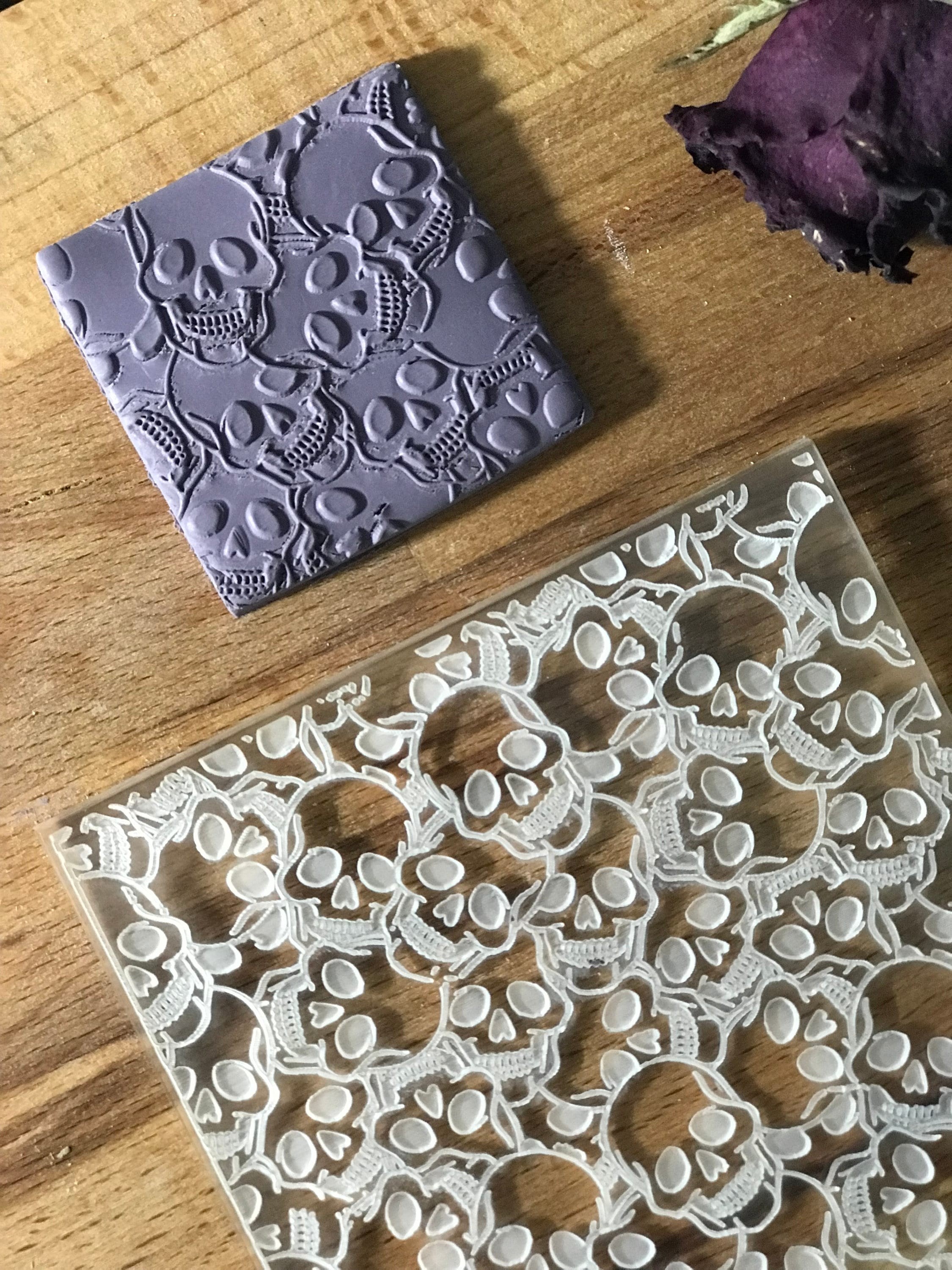 Skull Rubber Texture Mat, Embosser Stamp, Acrylic Clay Texture, Polymer Clay Texture Sheet, Skull Stempel ,Ceramic Earring Supplies