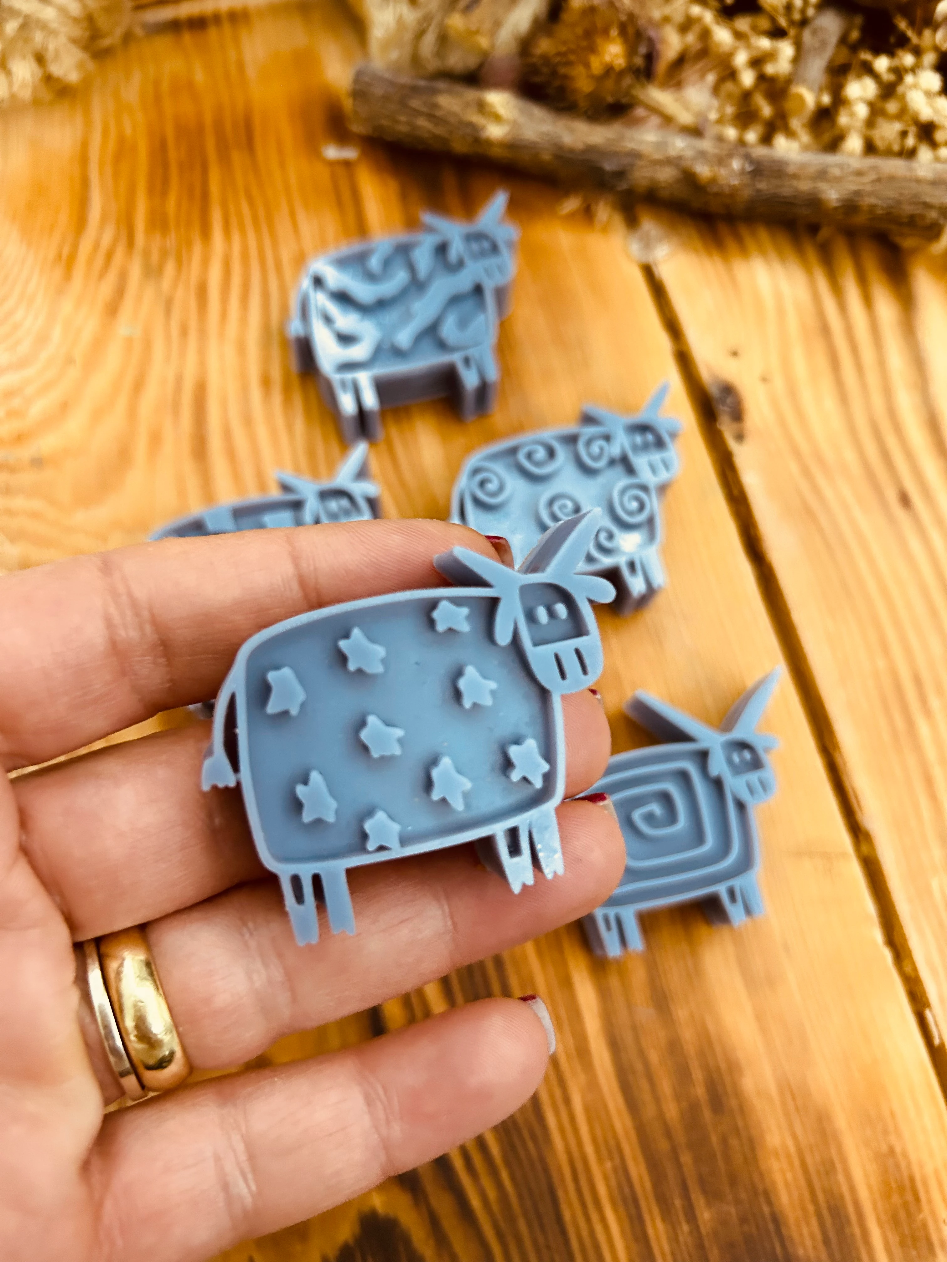 Sevimli İnek Kil Damga Seti – 5 Farklı Desen (4,5 × 4 cm – yükseklik 15mm)