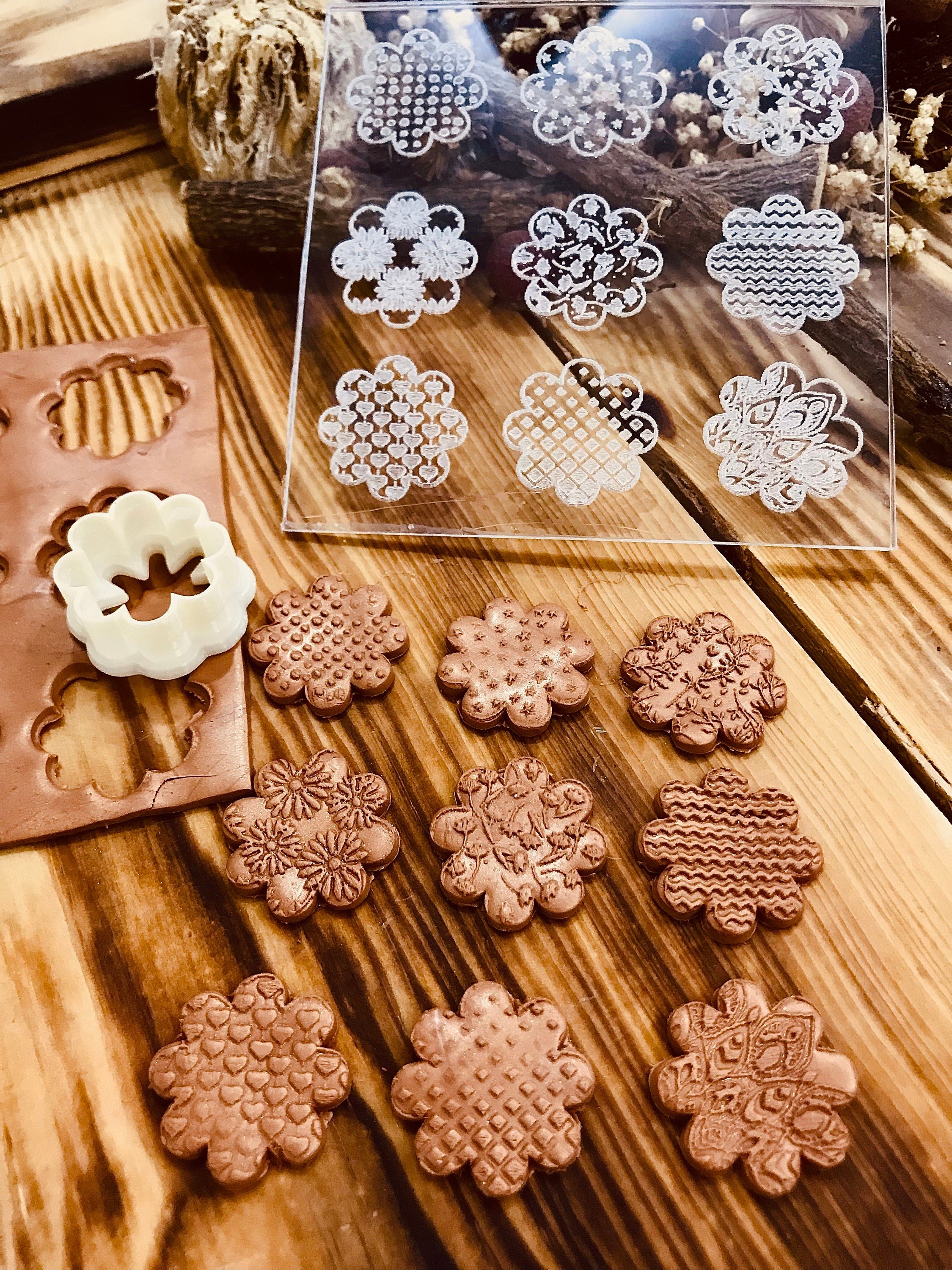 Floral Texture Mat with Gift Cutter – 10x10 cm Rubber or Acrylic Stamp for Polymer Clay, Air Dry Clay & Fondant Crafts