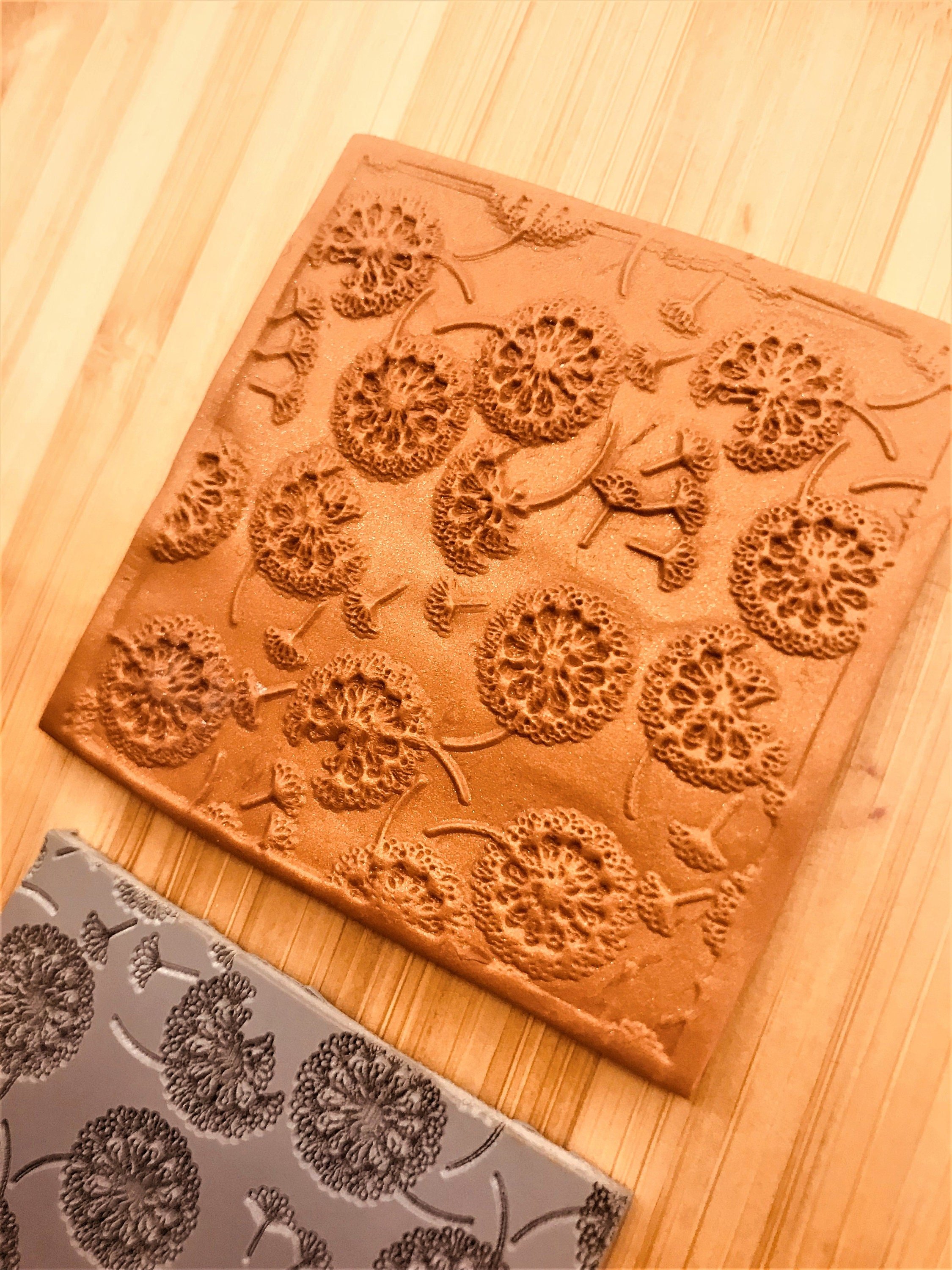 Dandelion Rubber Texture Mat – 7x7 cm Polymer Clay Texture Tool for Earrings, Jewelry Making & Hand Rolling