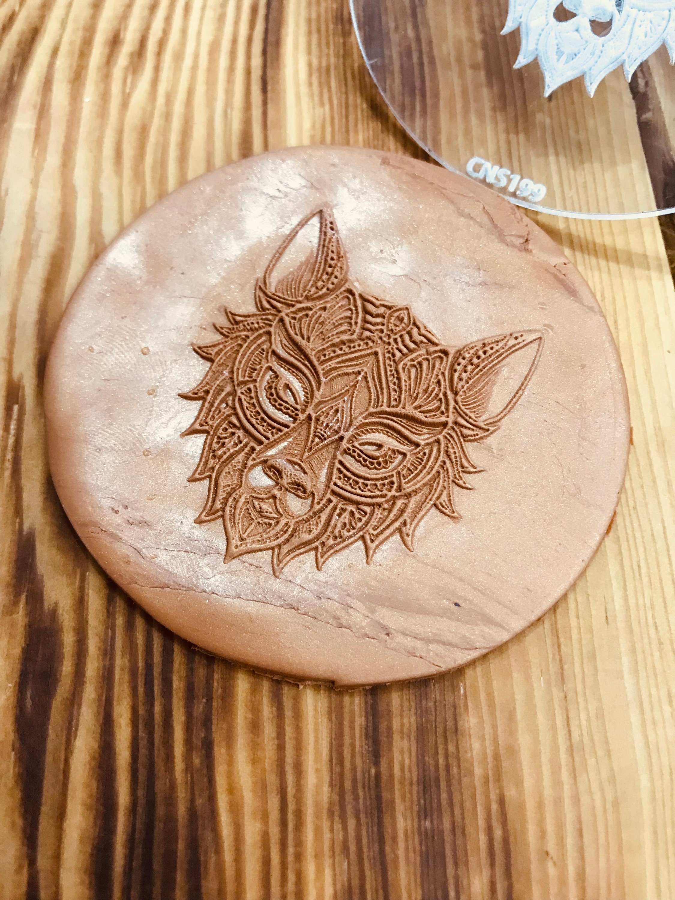 Karakulak Mandala Desenli Kauçuk ve Akrilik Doku Matı | 7x7 cm | Hava ile Kuruyan Kil ve Sabun İçin Doku Şablonu