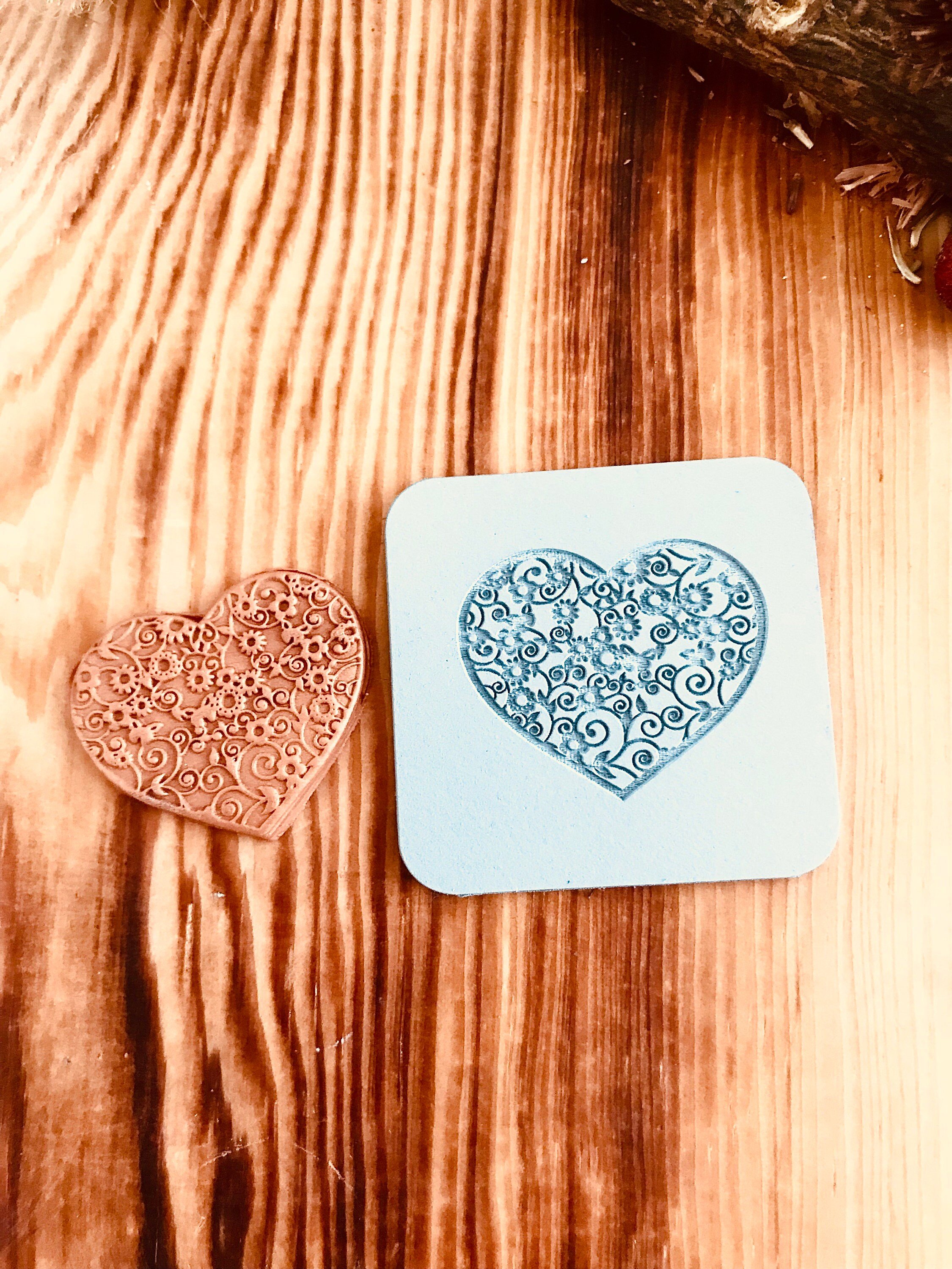 ❤️ 5 Heart Patterned Rubber Texture Mats + Bonus Heart Cutter – Perfect for Polymer Clay & More! ❤️