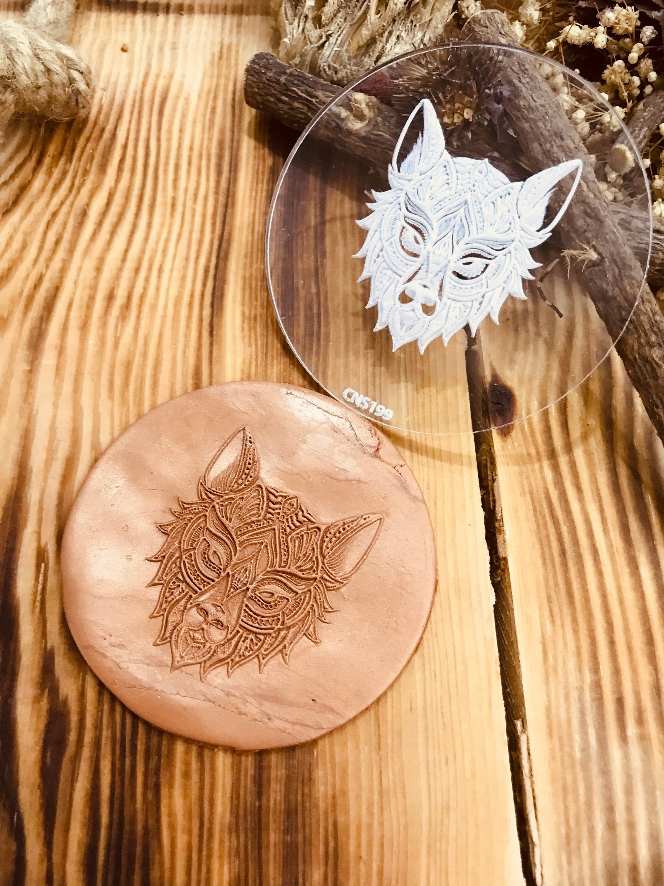 Karakulak Mandala Desenli Kauçuk ve Akrilik Doku Matı | 7x7 cm | Hava ile Kuruyan Kil ve Sabun İçin Doku Şablonu