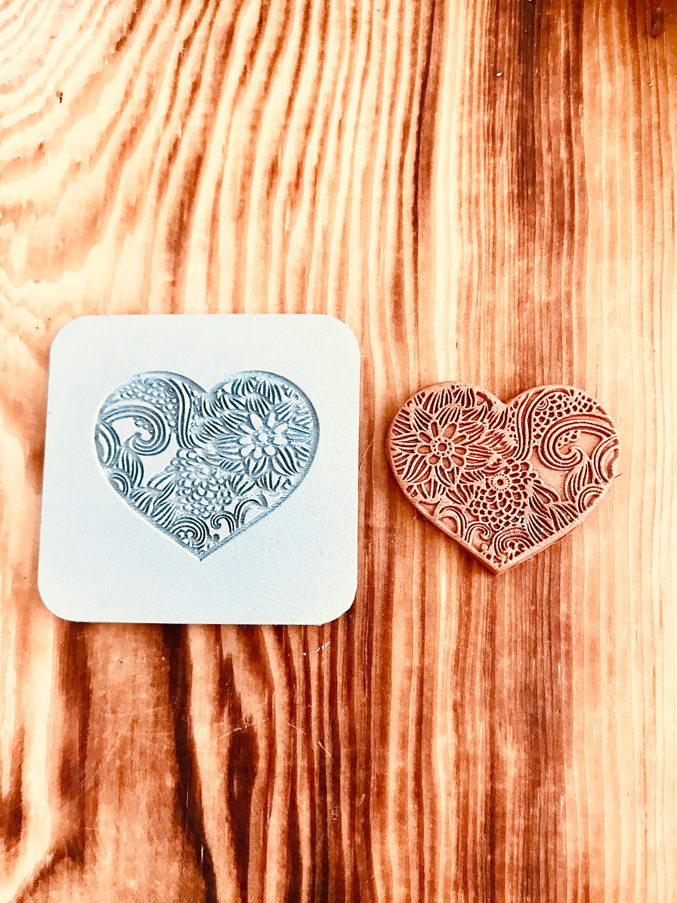 ❤️ 5 Heart Patterned Rubber Texture Mats + Bonus Heart Cutter – Perfect for Polymer Clay & More! ❤️