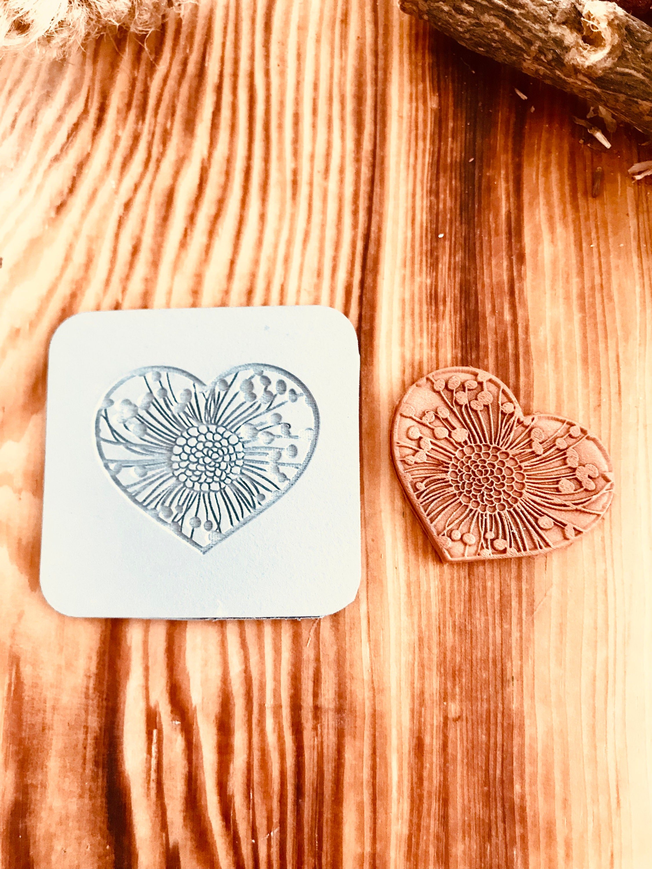 ❤️ 5 Heart Patterned Rubber Texture Mats + Bonus Heart Cutter – Perfect for Polymer Clay & More! ❤️