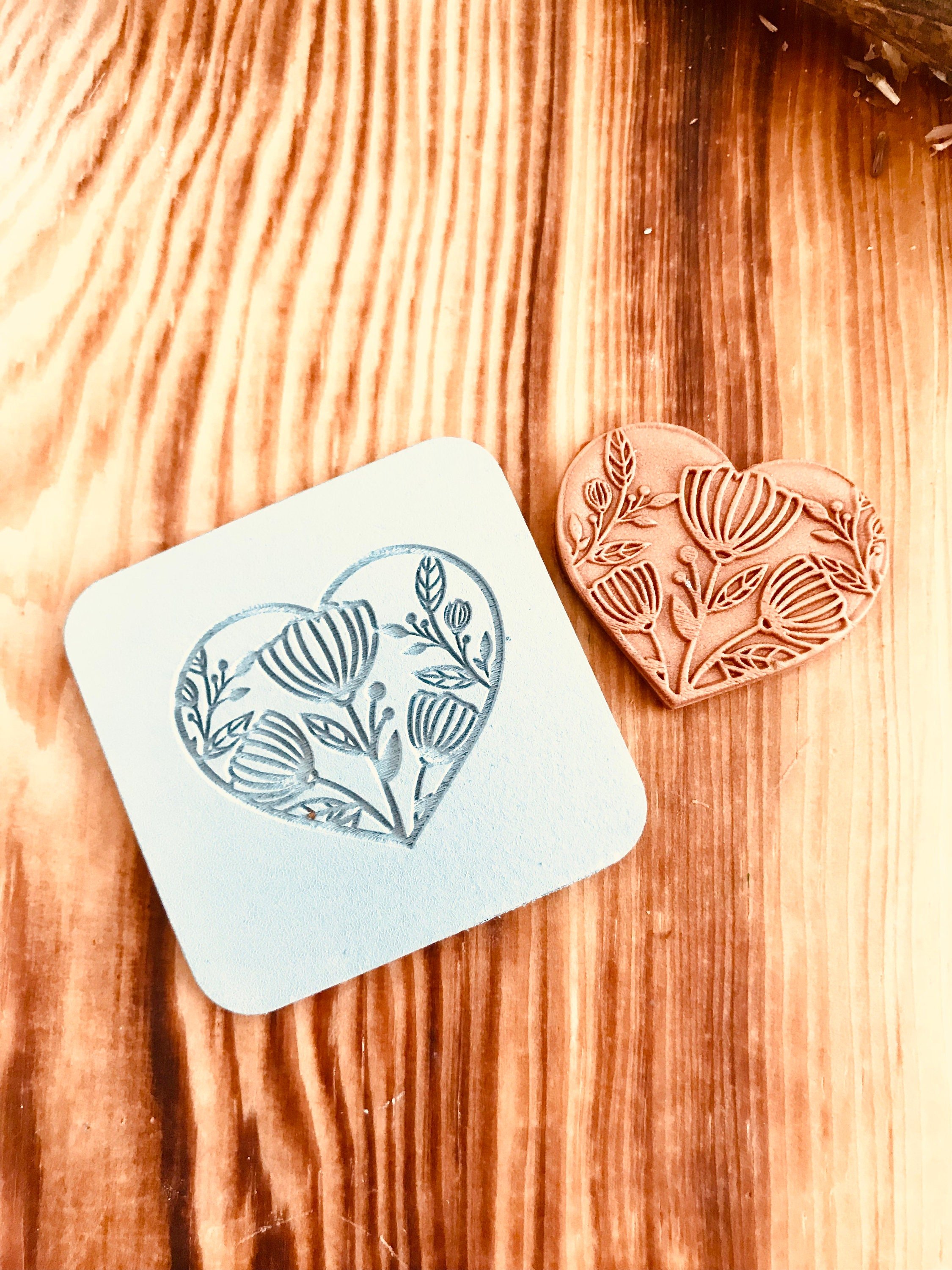 ❤️ 5 Heart Patterned Rubber Texture Mats + Bonus Heart Cutter – Perfect for Polymer Clay & More! ❤️