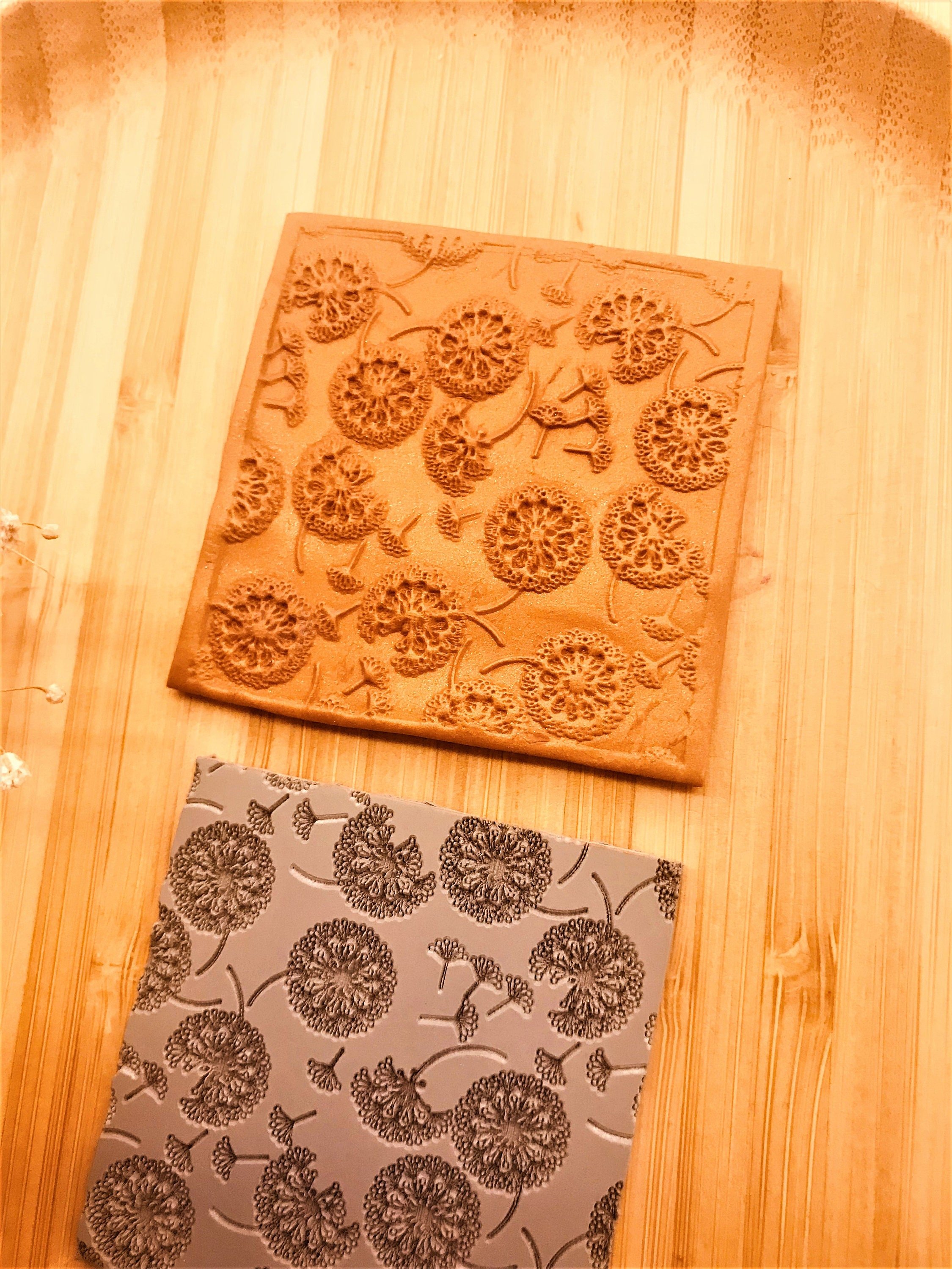 Dandelion Rubber Texture Mat – 7x7 cm Polymer Clay Texture Tool for Earrings, Jewelry Making & Hand Rolling