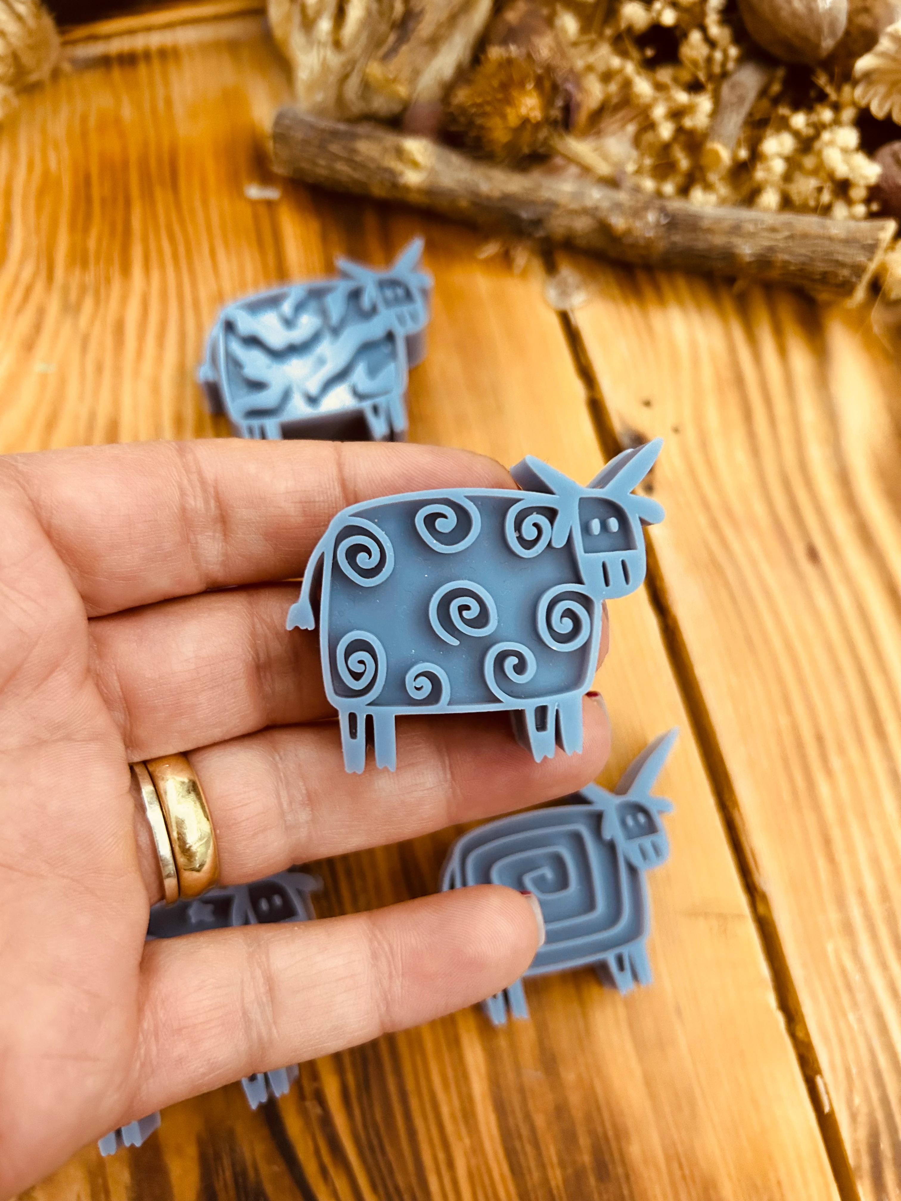 Sevimli İnek Kil Damga Seti – 5 Farklı Desen (4,5 × 4 cm – yükseklik 15mm)