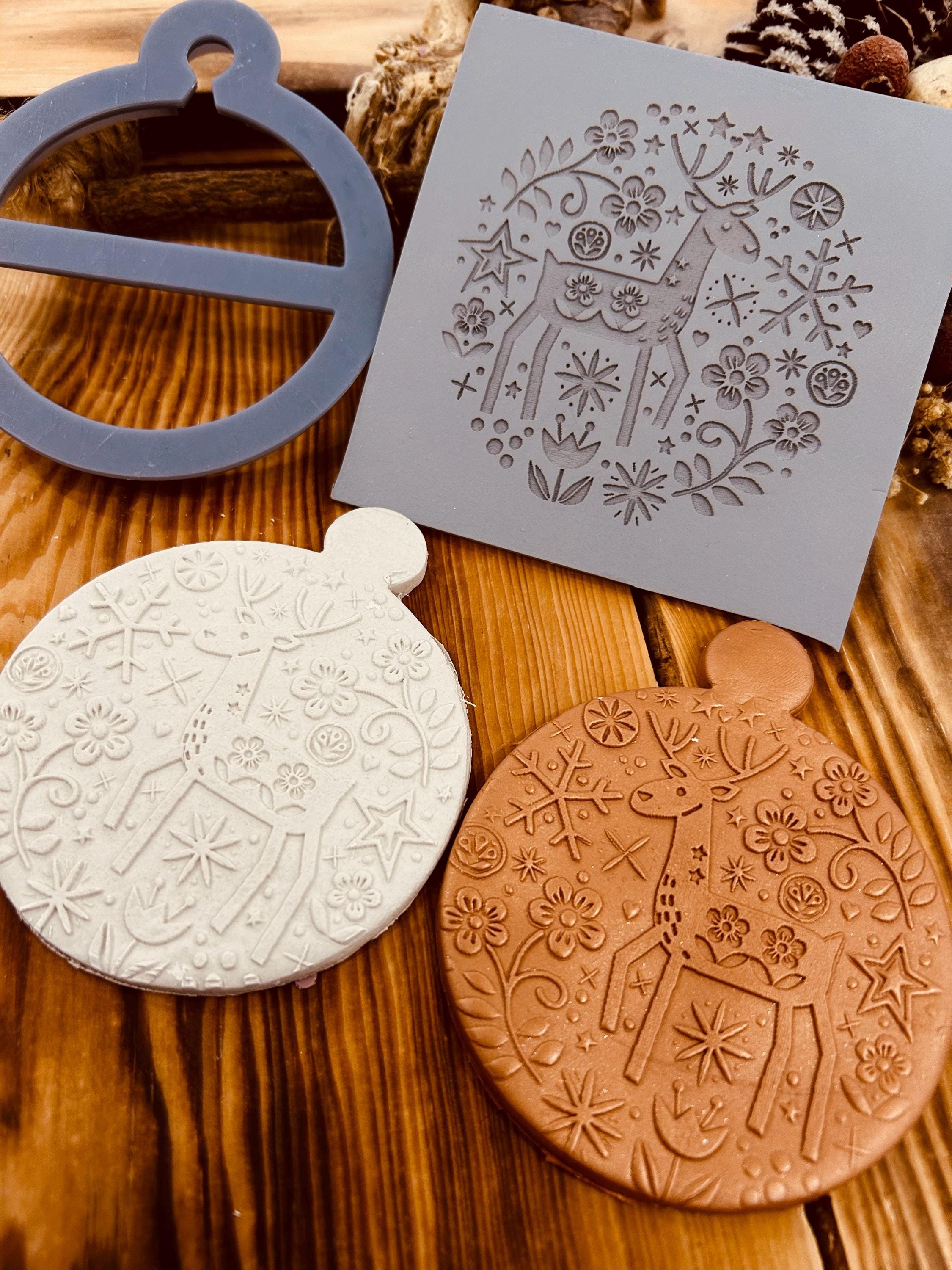 Deer with Flowers Rubber Texture Mat – 10x10 cm Nordic Style Stamp for Polymer Clay, Air Dry Clay + Free Gift Cutter