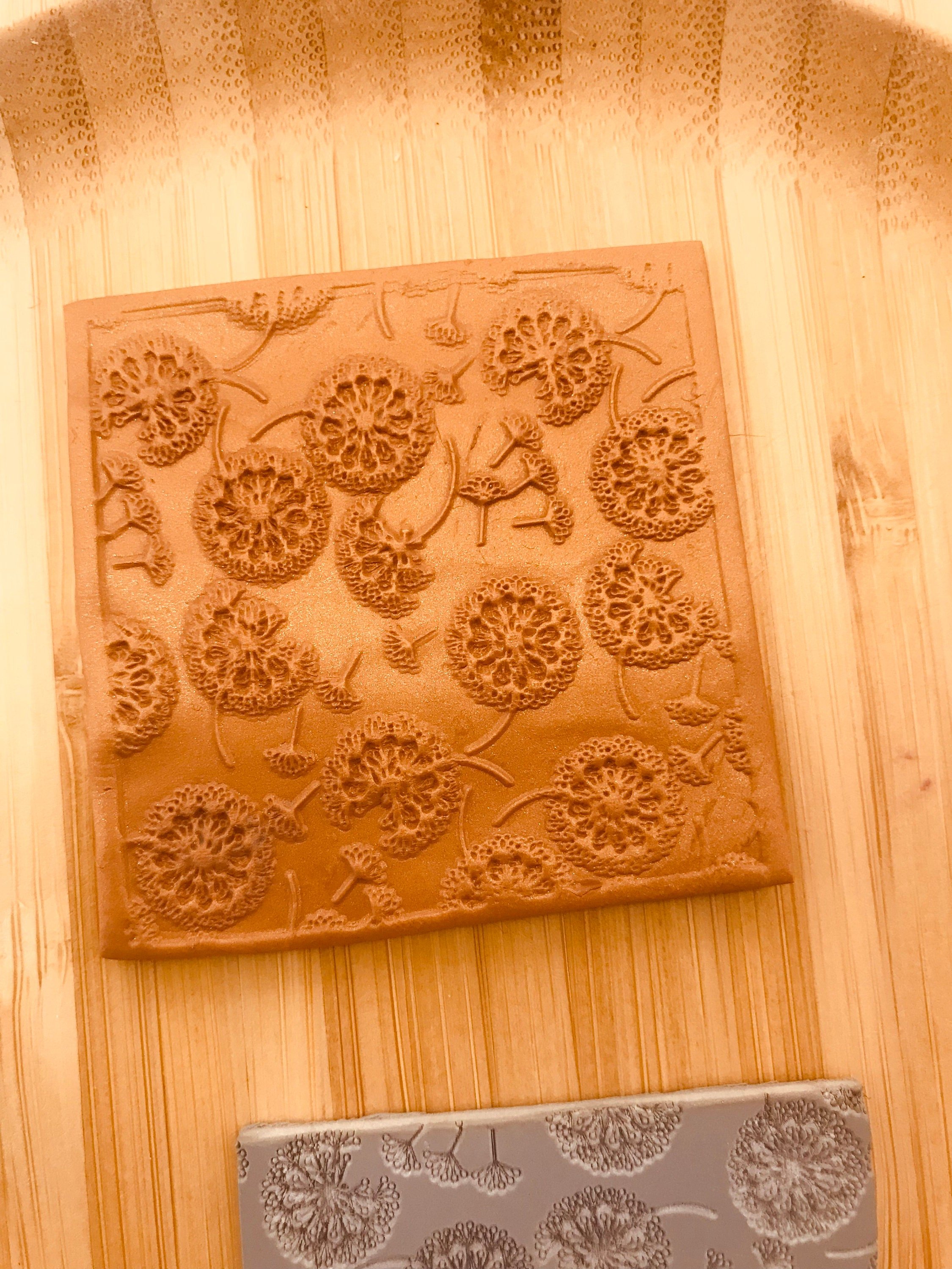 Dandelion Rubber Texture Mat – 7x7 cm Polymer Clay Texture Tool for Earrings, Jewelry Making & Hand Rolling