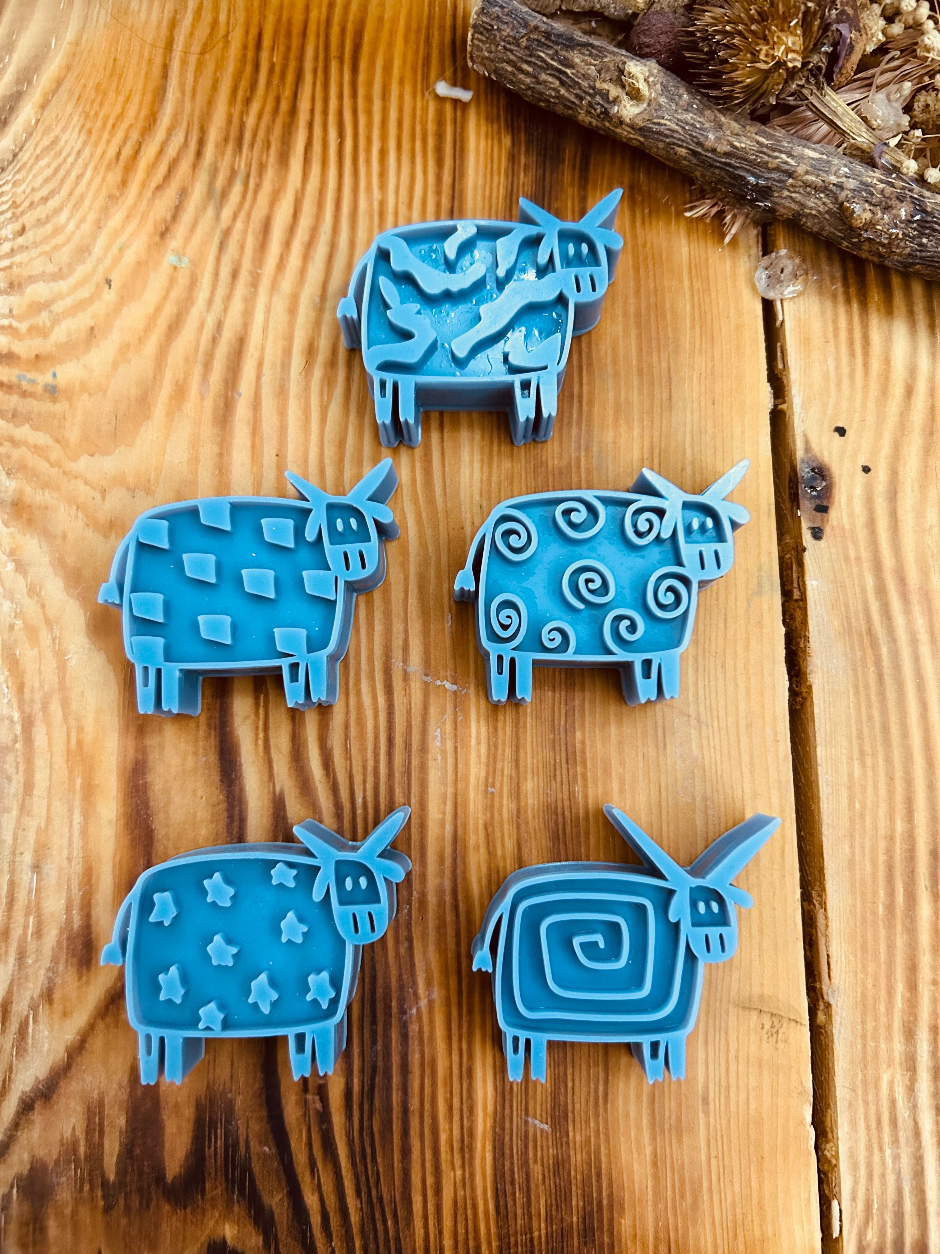 Sevimli İnek Kil Damga Seti – 5 Farklı Desen (4,5 × 4 cm – yükseklik 15mm)